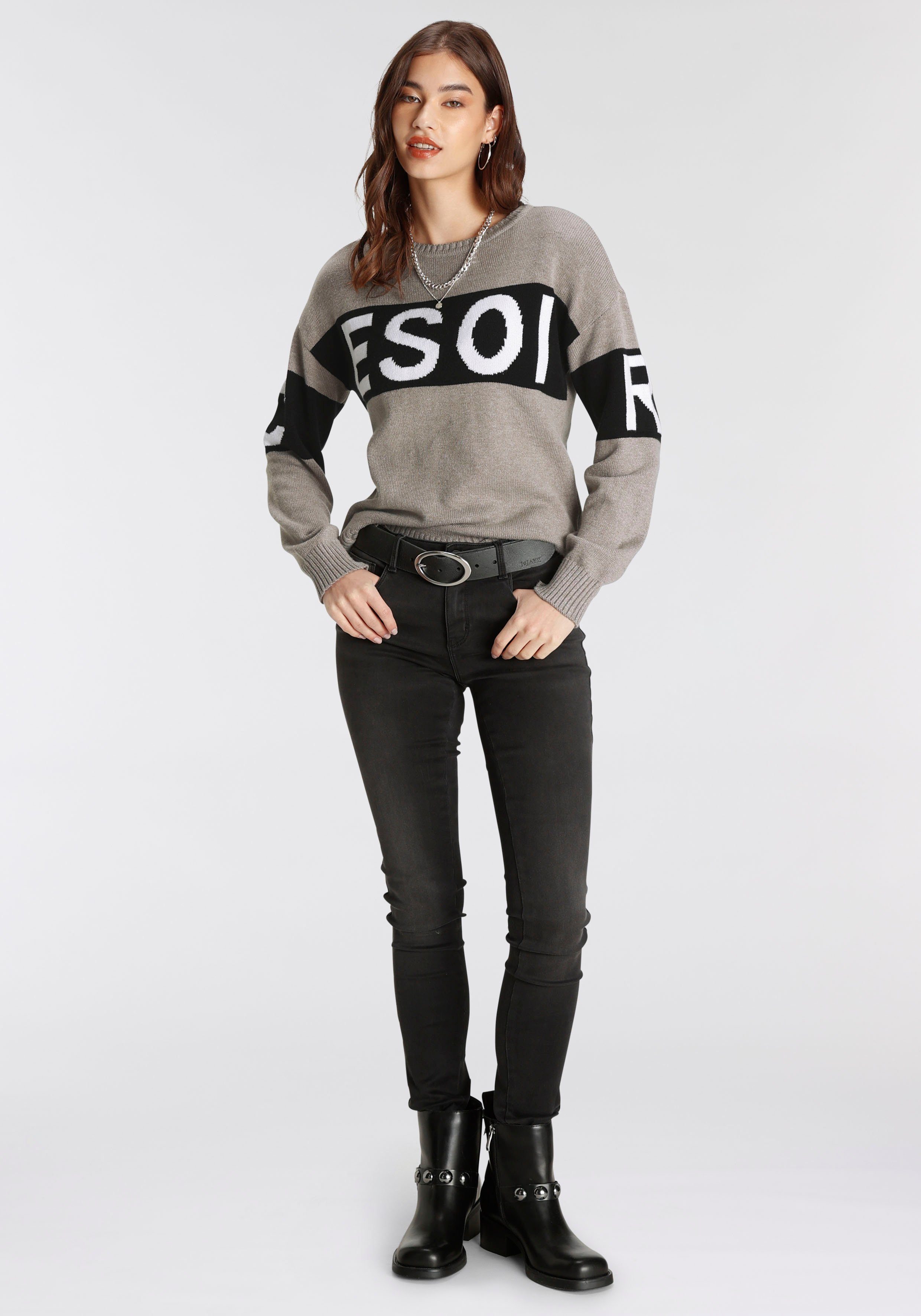 Zum Outfit 8