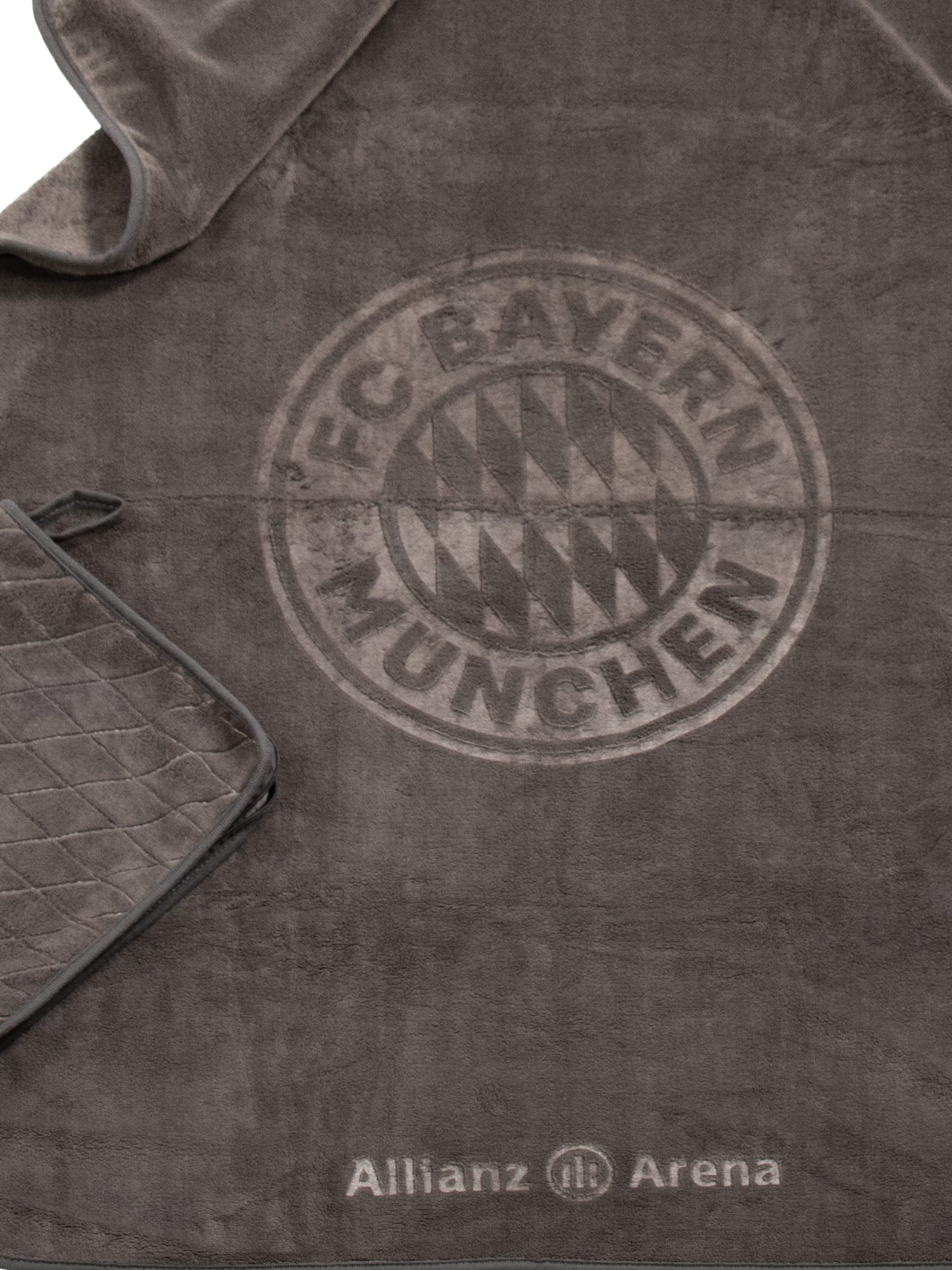 FC Bayern München Badetuch FC Bayern München I Stadion-Reise Set 2 in 1 I Decke & Kissen I Grau, Polyester