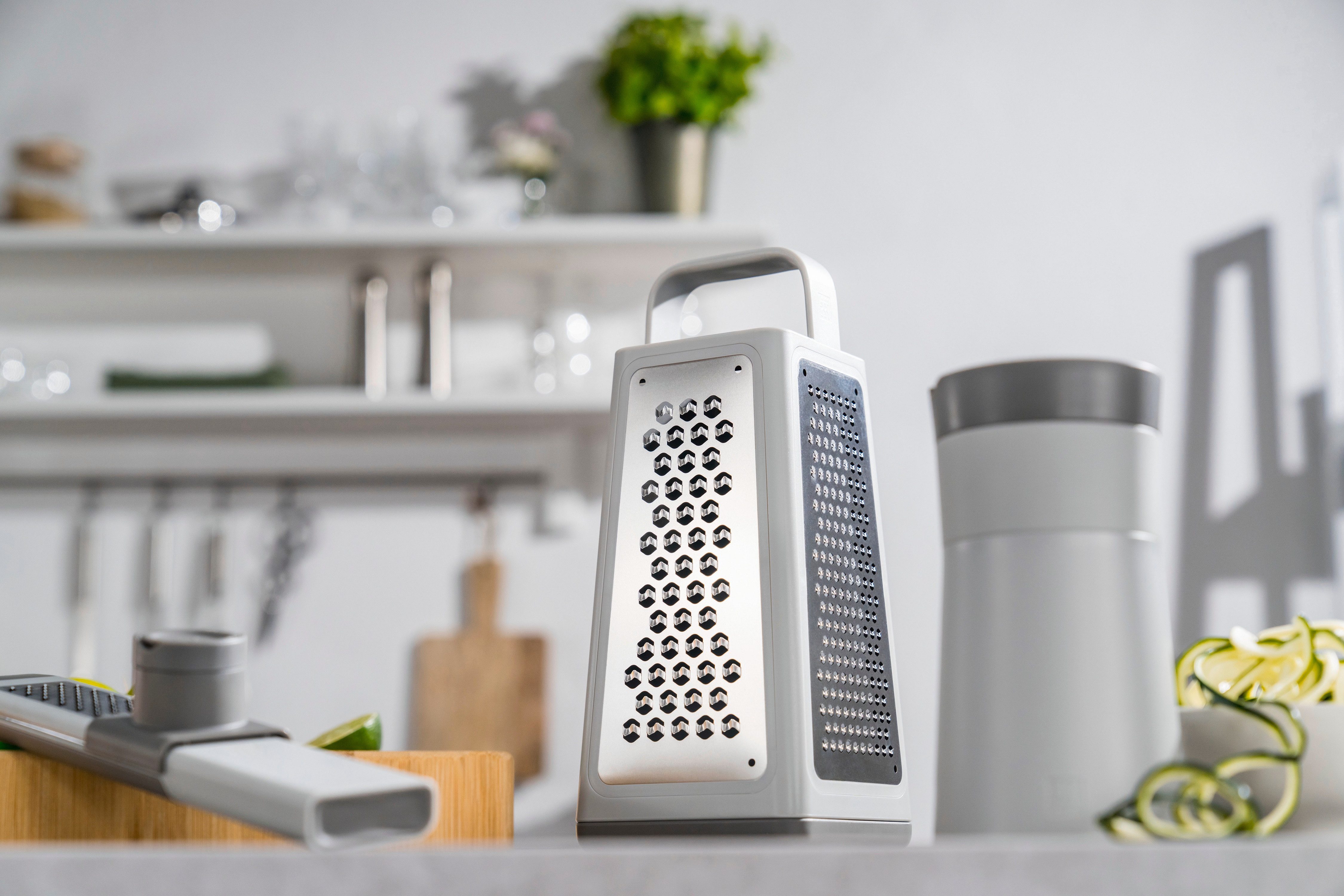 Zwilling Vierkantreibe Reibe mit Zwei-Wege-Reibtechnologie, Edelstahl 18/10, (1-St), Vier Seiten, rutschfester Stand, mit Auffangschale