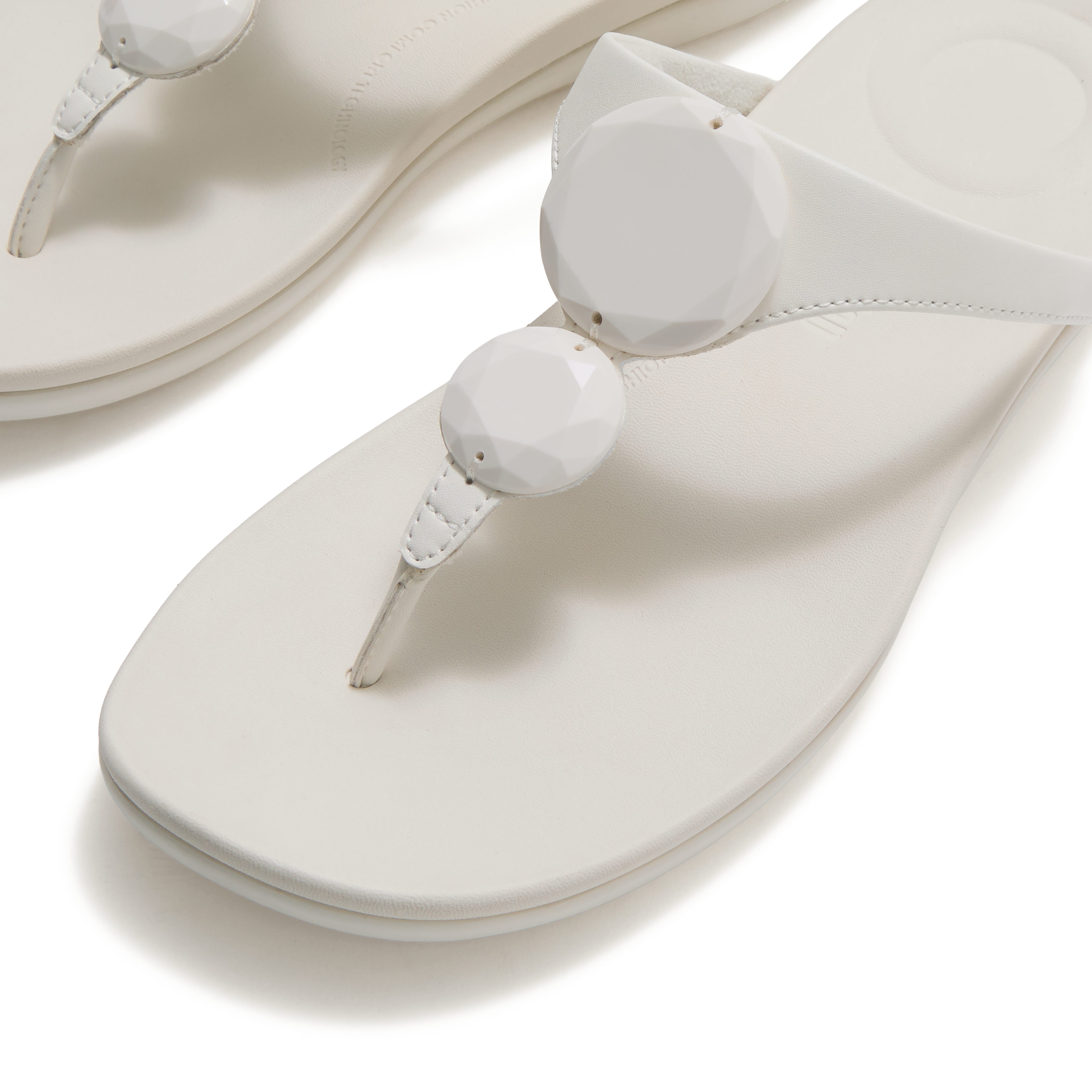Fitflop SOLAY GLOSSY-DISC TOE-POST SANDALS Zehentrenner Dianette, Sommerschuh mit Metallic Detail
