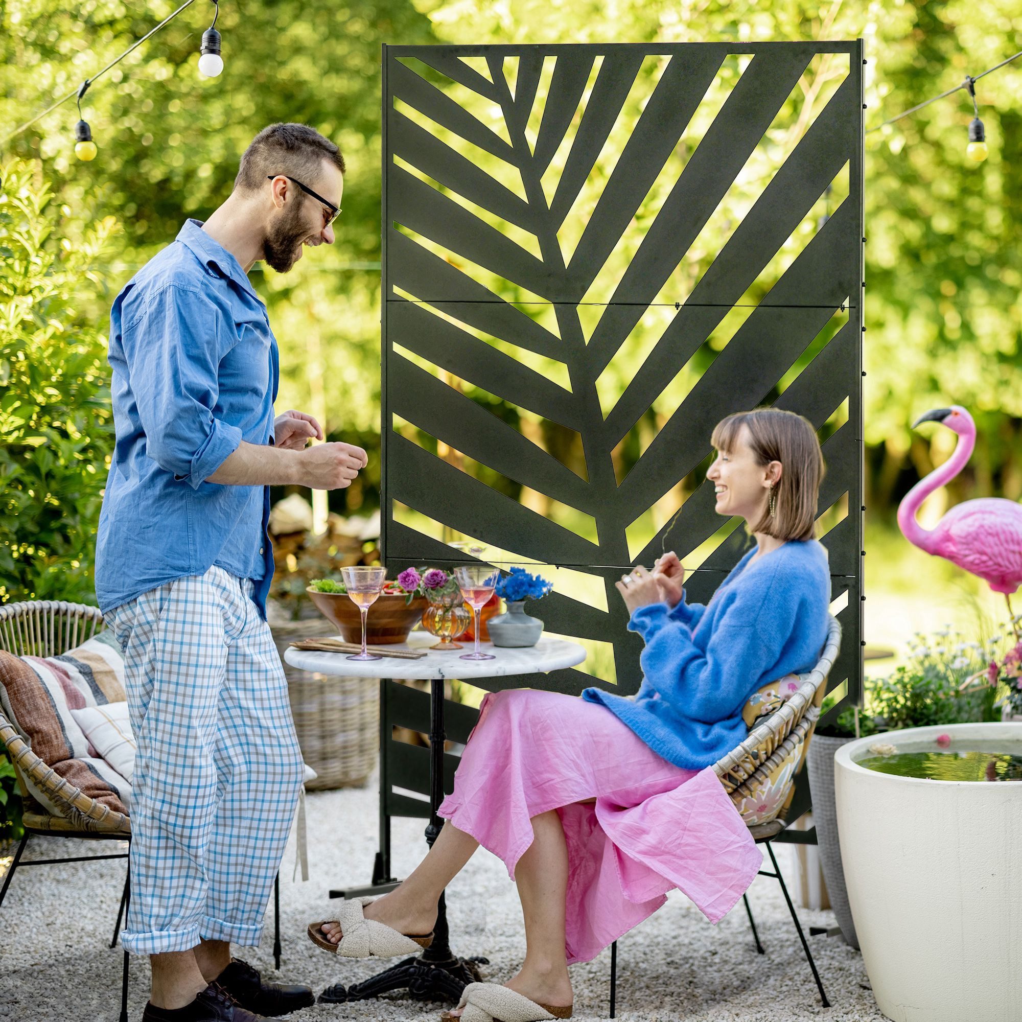 Outsunny Paravent Balkon Raumtrenner mit Bananenblattmuster Freistehend Trennwand (Raumteiler, 1 St., Sichtschutz), für Garten, Terrasse, Stahl, Schwarz, 122L x 45B x 198H cm