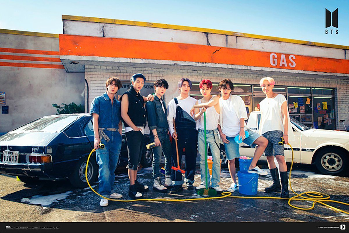 Grupo Erik Poster BTS Poster Gas Station 91,5 x 61 cm