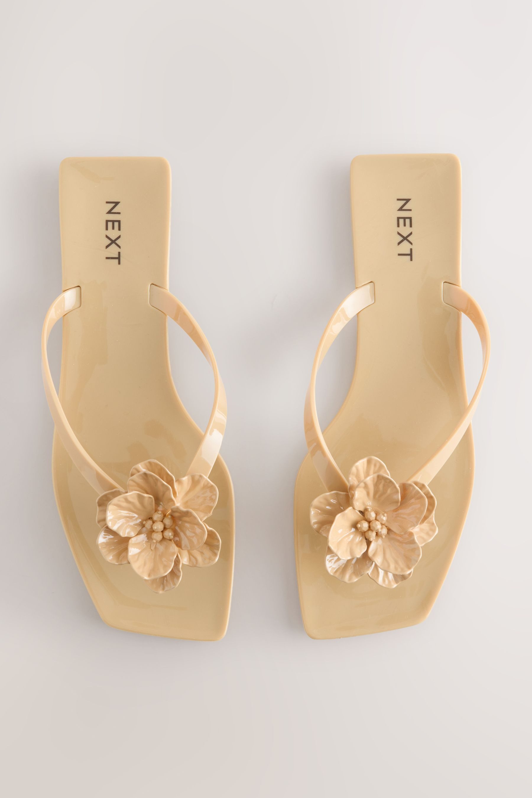 Next Zehentrenner für den Strand mit Blumenbesatz Sandale (1-tlg)