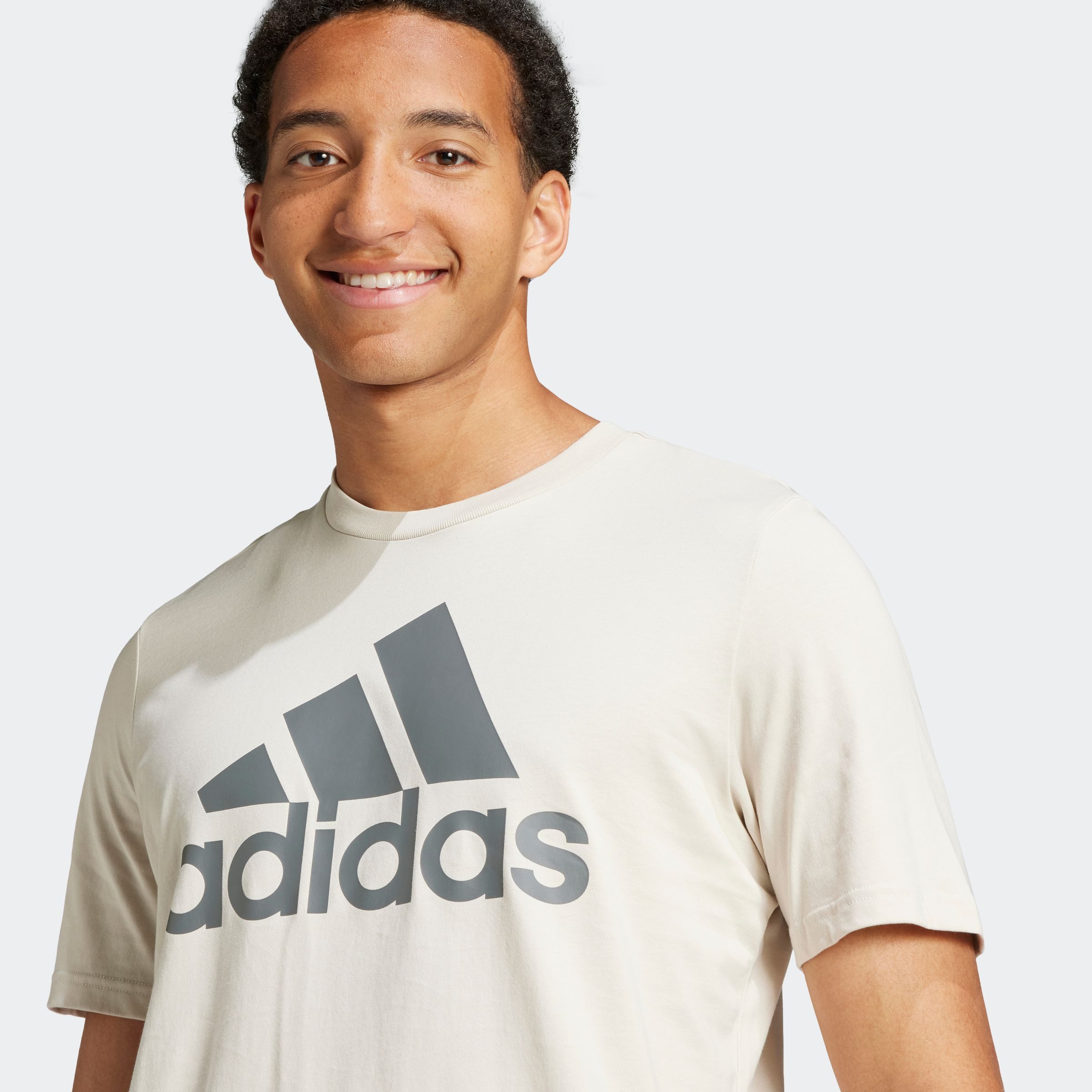 adidas Sportswear T-Shirt M BL SJ T Kurzarm, für Fitness und Freizeit, mit großem Logodruck