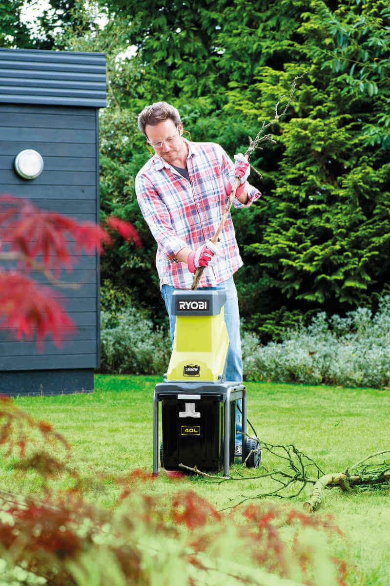 RYOBI Leisehäcksler RYOBI RHS2545B Elektro-Häcksler, Schredder, 2500W, bis 45mm Aststärke