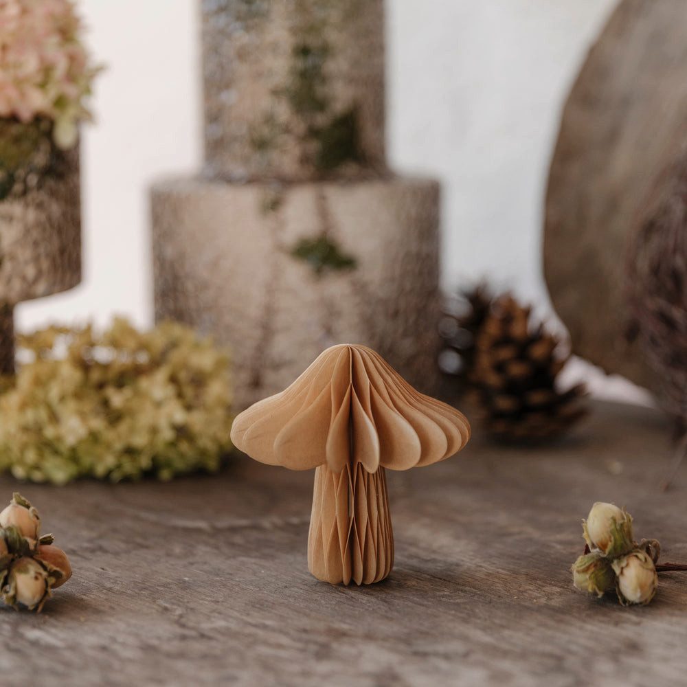 studio mkono Dekoobjekt Papierdeko Herbstdeko Pilz aus Papier in hellbraun