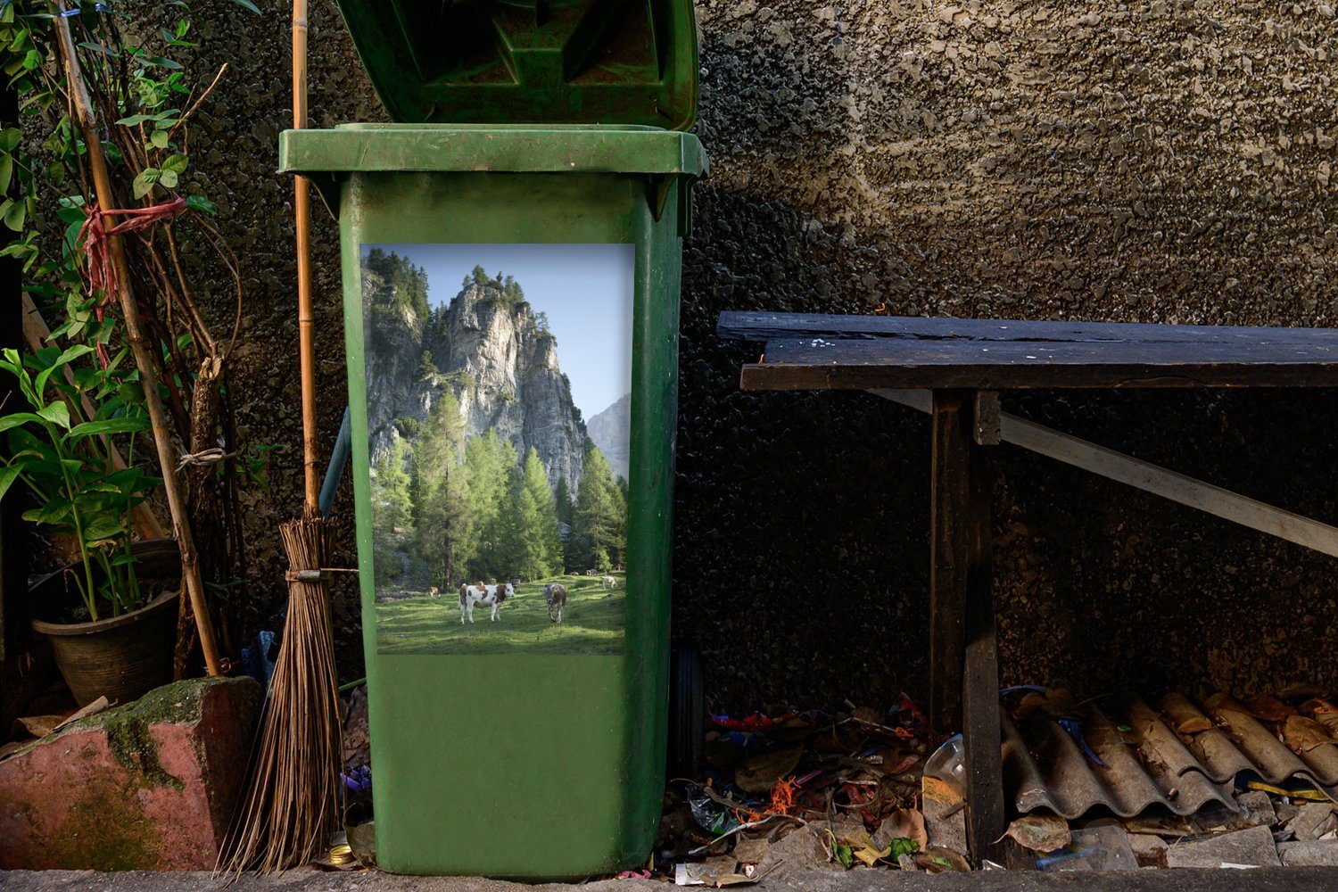 Abfalbehälter Wandsticker Berg MuchoWow Licht Container, Mülleimer-aufkleber, - Sticker, Mülltonne, (1 - St), Kühe