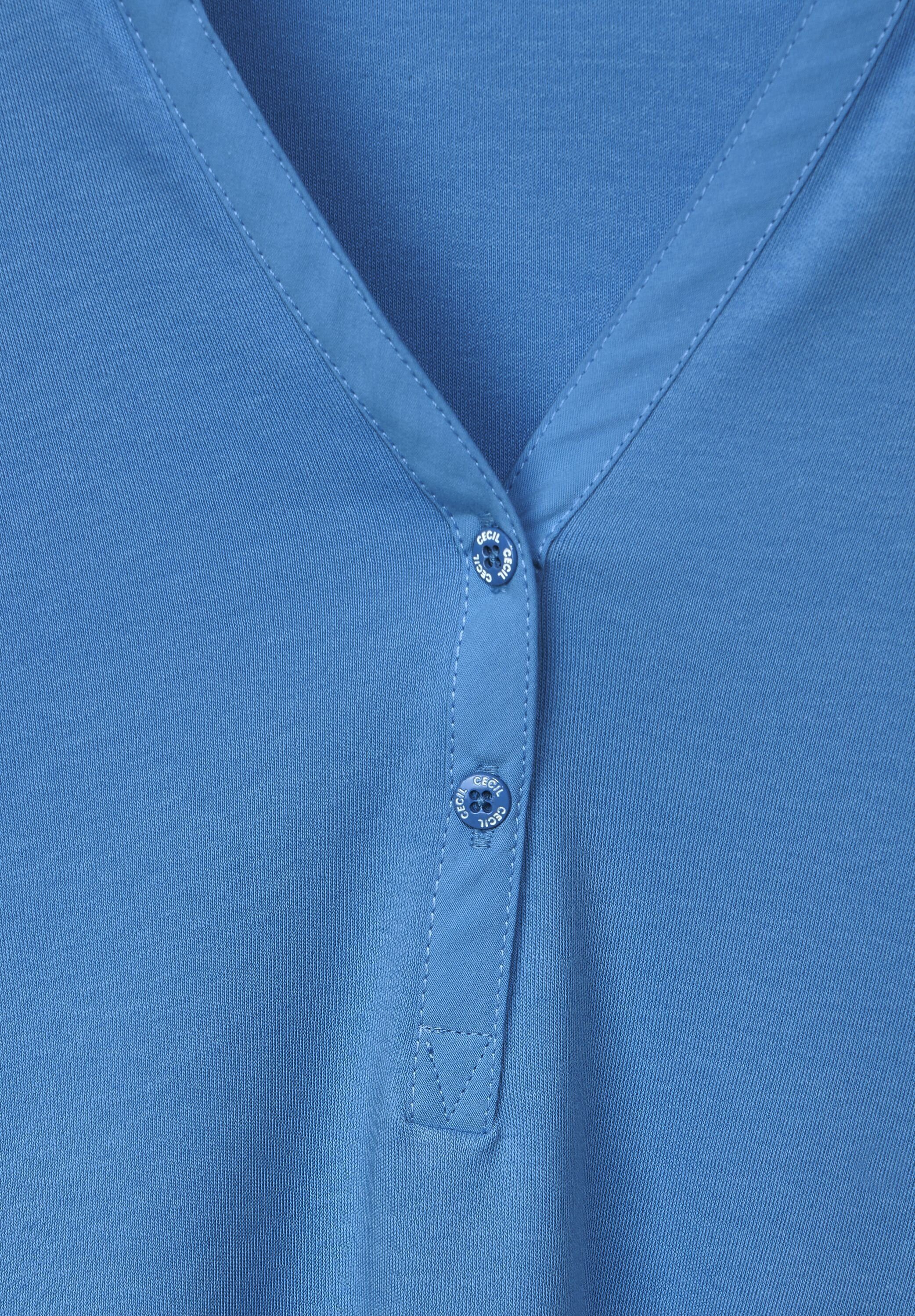 Cecil Poloshirt Kragen und halbe blue Ausschnitt campanula am Knopfleiste