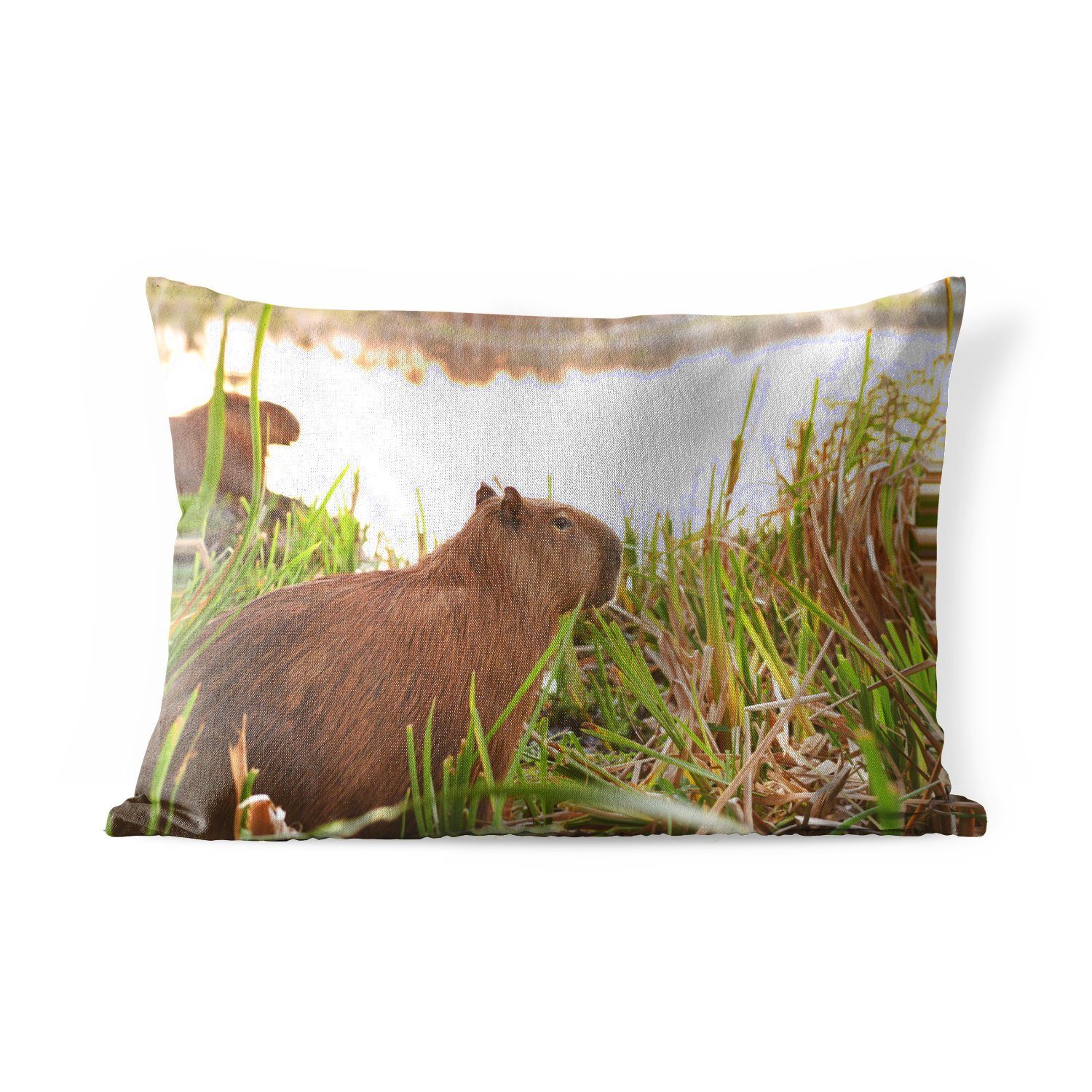 MuchoWow Dekokissen Ein Capybara zwischen dem hohen Schilf, Outdoor-Dekorationskissen, Polyester, Dekokissenbezug, Kissenhülle