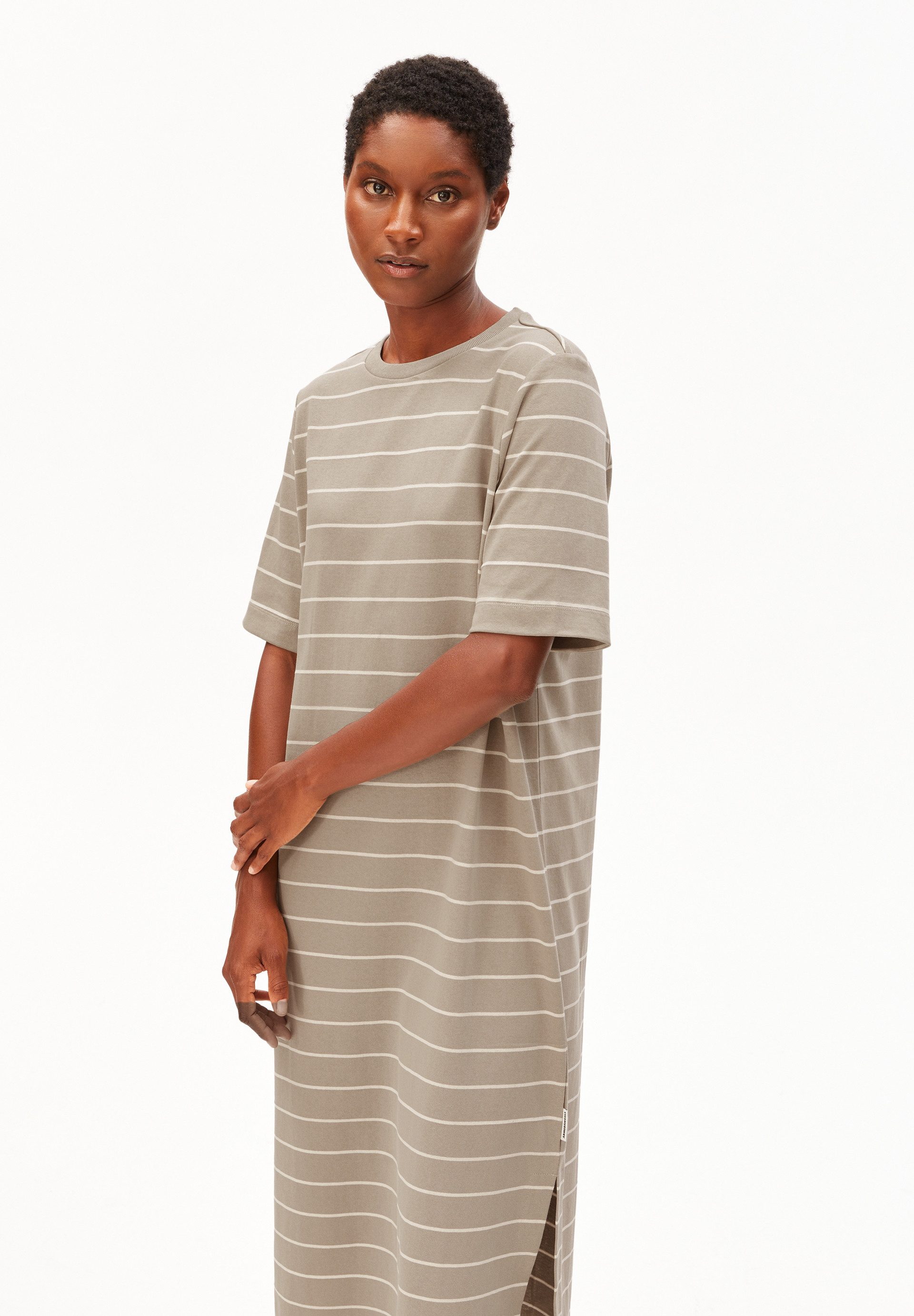Armedangels Jerseykleid XELINAA FINE STRIPE (Loose Fit) Heavyweight Jerseykleid aus recyceltem Baumwoll Mix