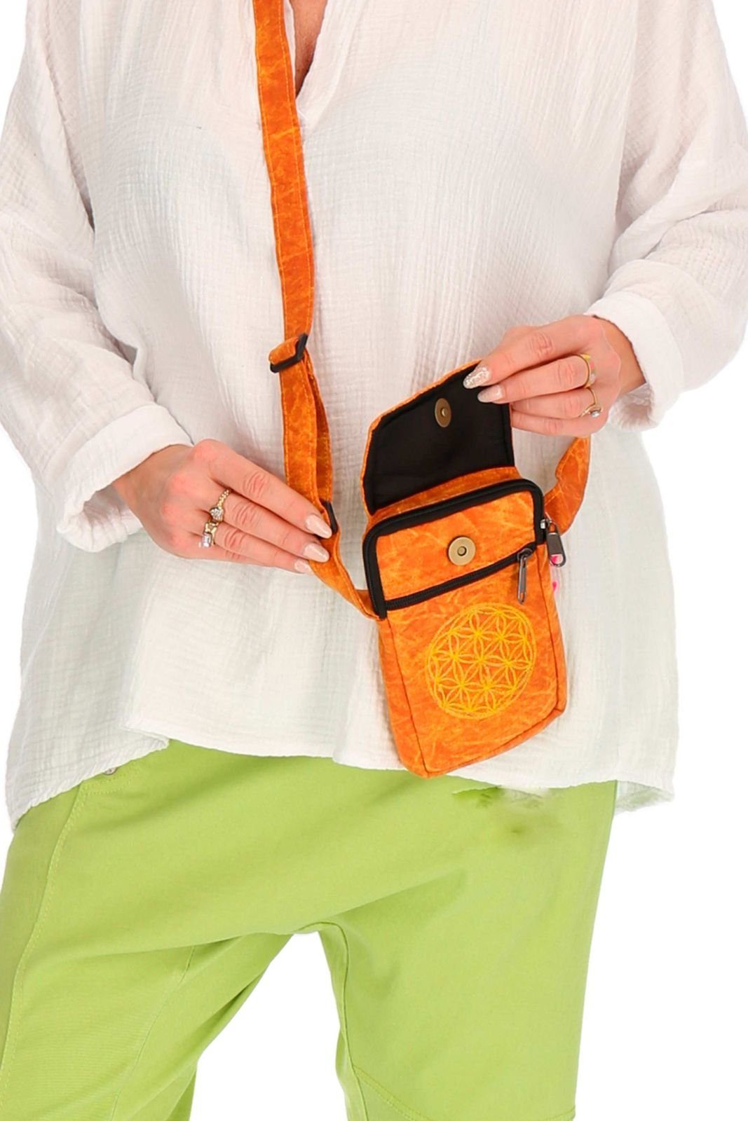 MAGIE UND KUNST Schultertasche Crossbody Brustbeutel Hand Hippie Tasche Bag Handytasche Passportbag Orange