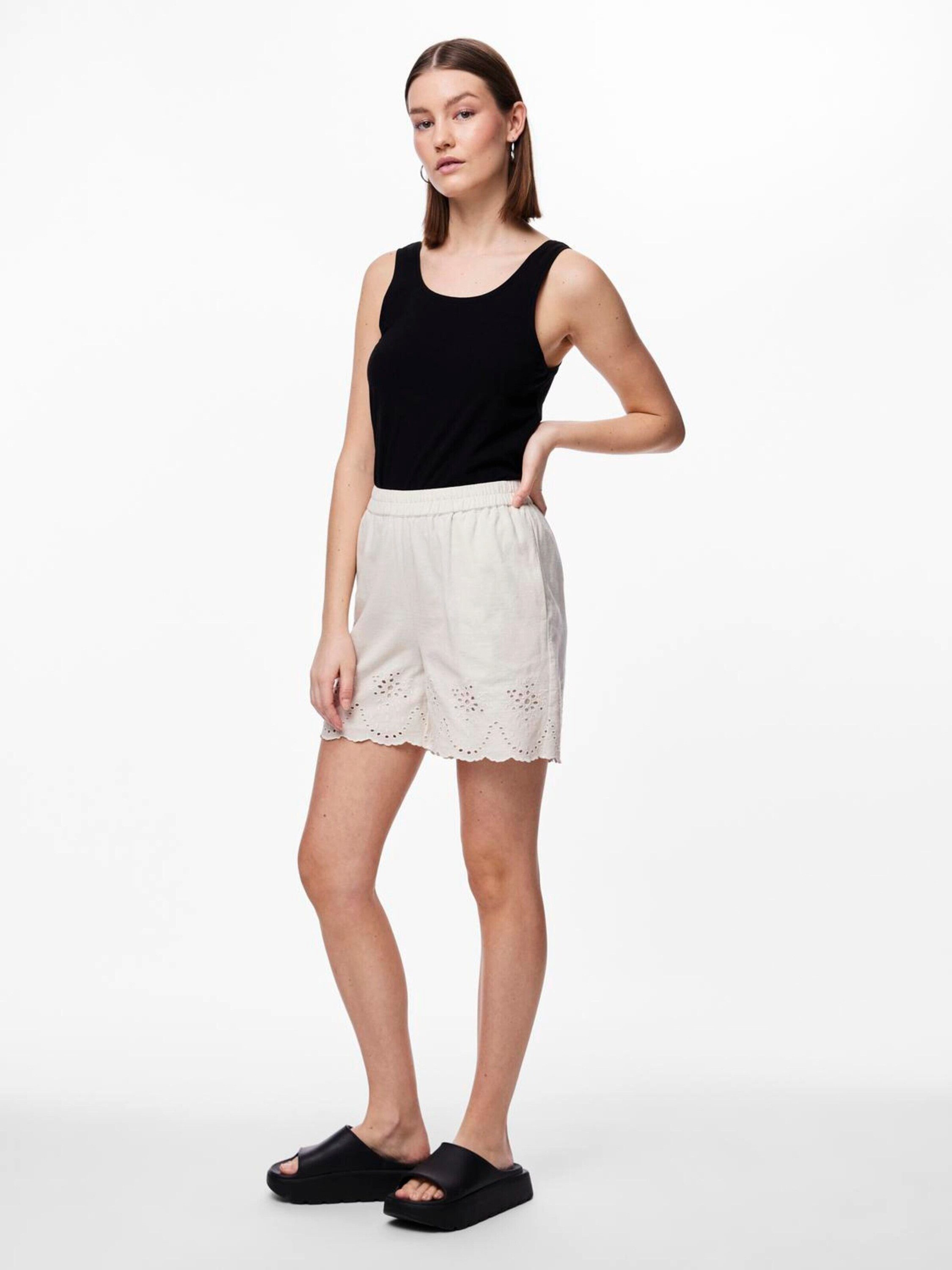 pieces Shorts PCALMINA (1-tlg) Lochmuster günstig online kaufen