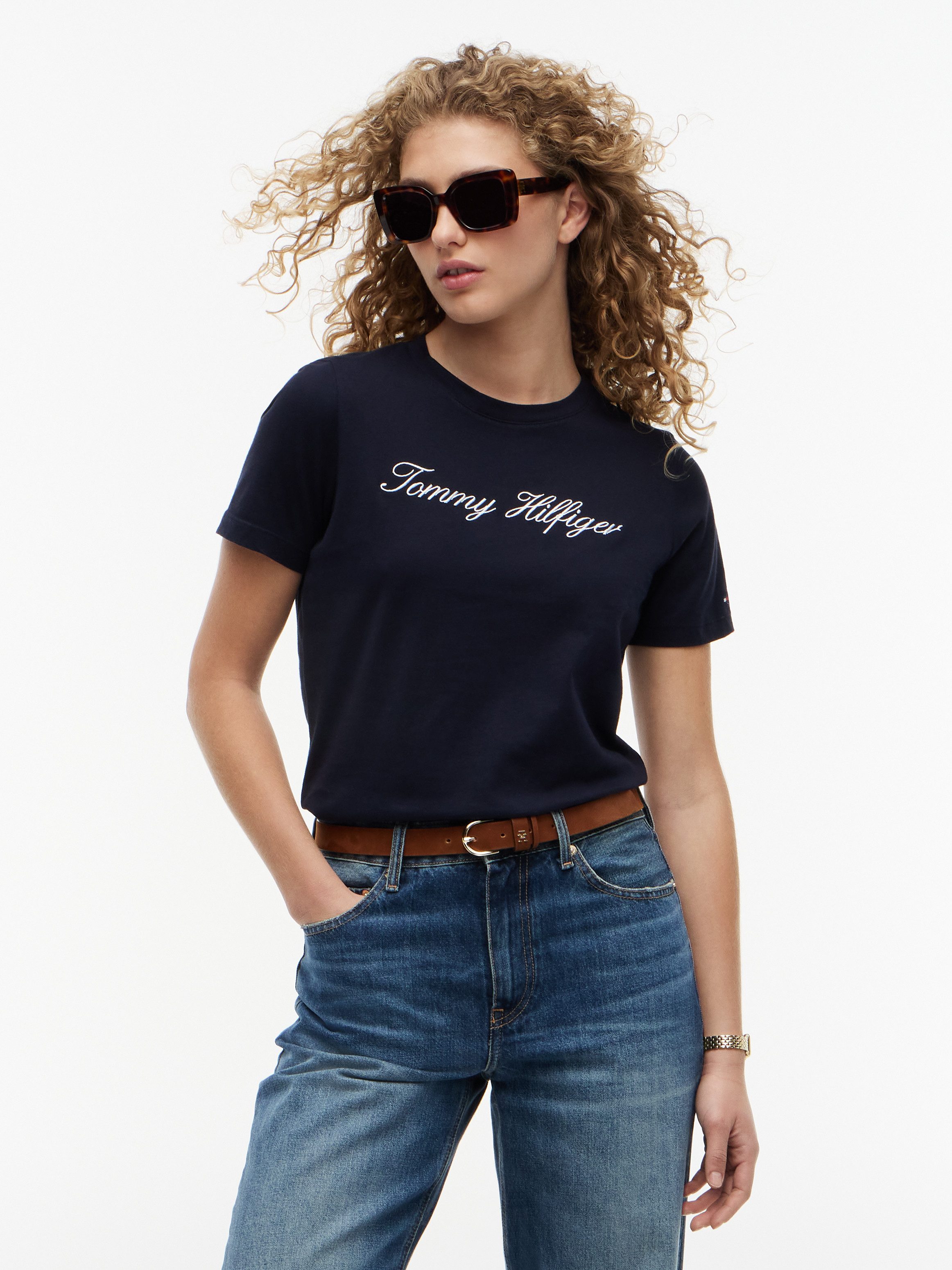 Tommy Hilfiger T-Shirt NOS SCRIPT REGULAR C-NK SHORT SLEEVE mit Rundhals und kontrastfarbener Stickerei, Regular Fit
