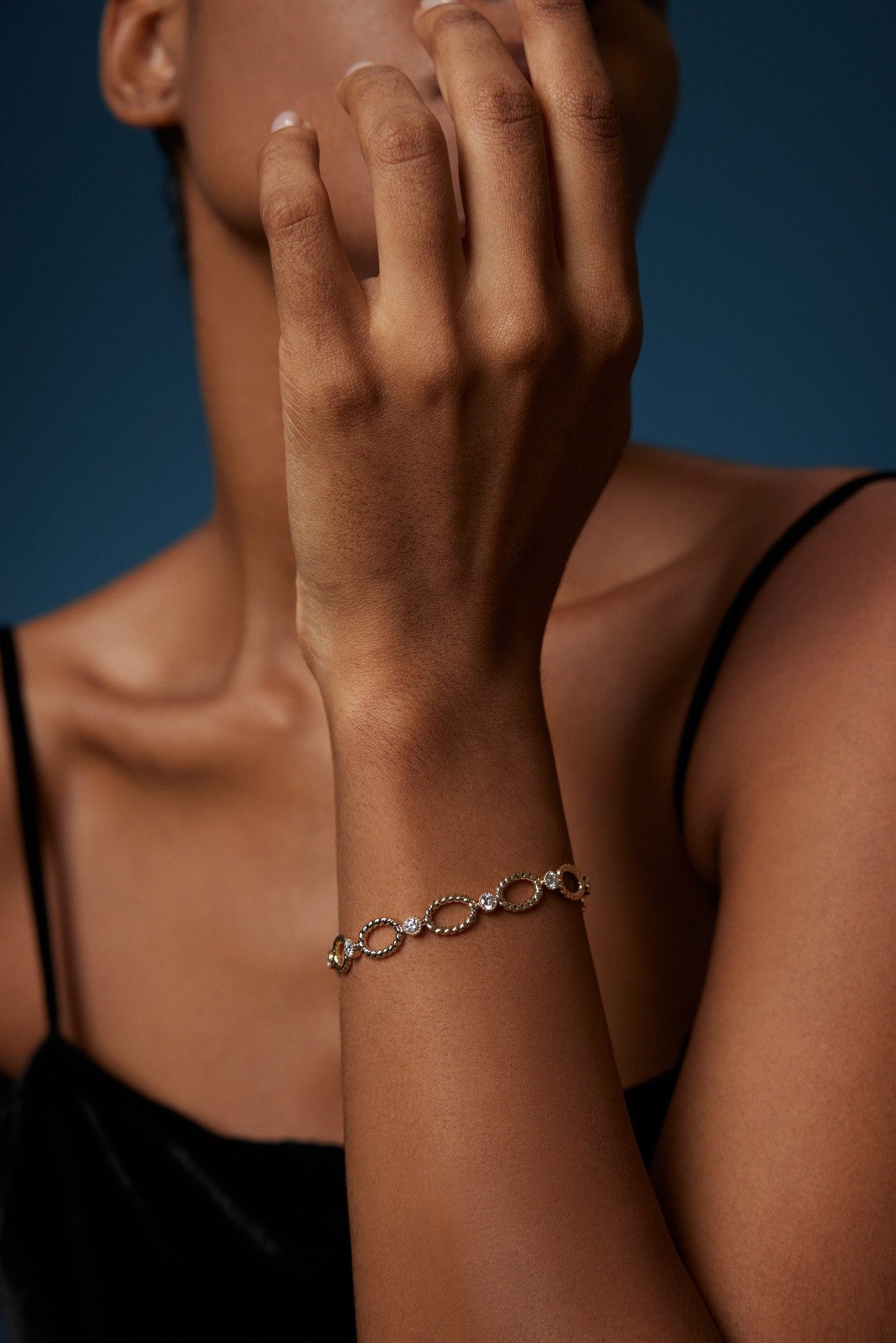 Sternvoll Armreif Gedrehtes ovales Gliederarmband aus 18 Karat Gold, 18K/ 750er massives Gold