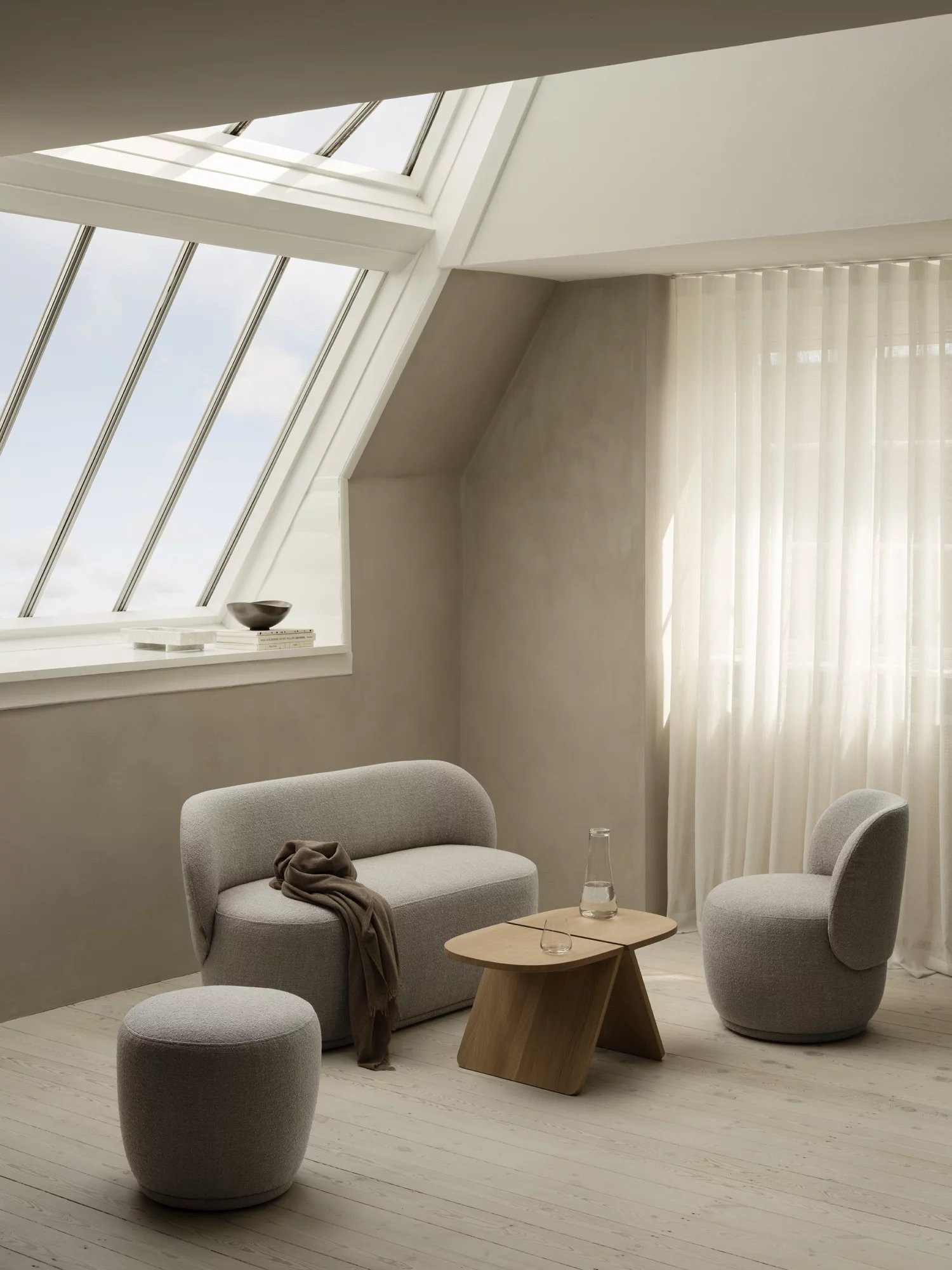 blomus Couchtisch -AVIO- Sofatisch: Abgerundete Formen und symmetrisches Design, Eichenholz, Hochwertig, Modernes Design, Beistelltisch, Hocker, Sofatisch
