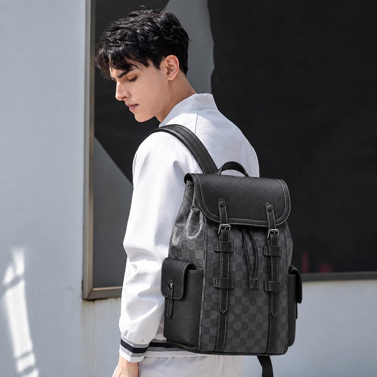 ibettertec Cityrucksack City- & Tagesrucksack für Damen und Herren mit Laptopfach 15,6 Zoll (Freizeitrucksack für Damen und Herren aus PVC-Material mit Klappe, Laptoprucksack mit Fach für 15,6 Zoll Notebook, vielseitiger City- & Arbeitsrucksack Daypack für Uni, Radfahren, Einkauf und Kurzreisen, wasserabweisend, Schwarz)