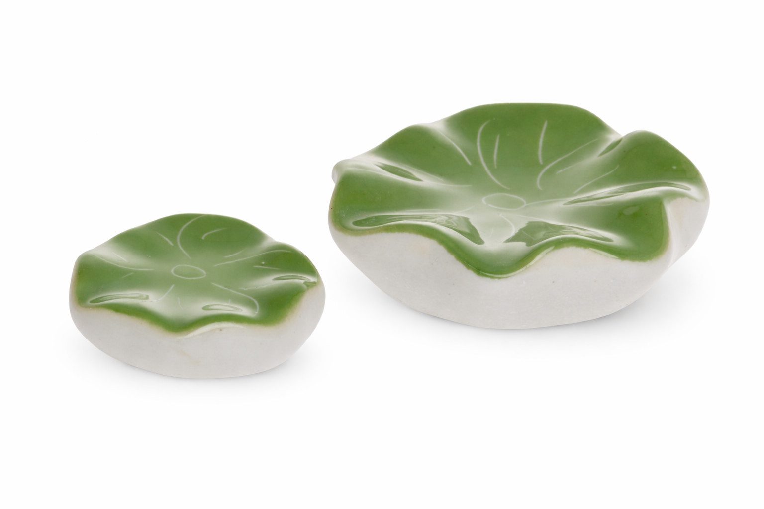 finehomegarden Teichfigur Lotusblatt Schwimmend aus Porzellan – Grünes Design – Garten, (Set, 2-St., 2er Set), Ø6cm + Ø8cm Gartenteich 2er Set Miniteich Teich