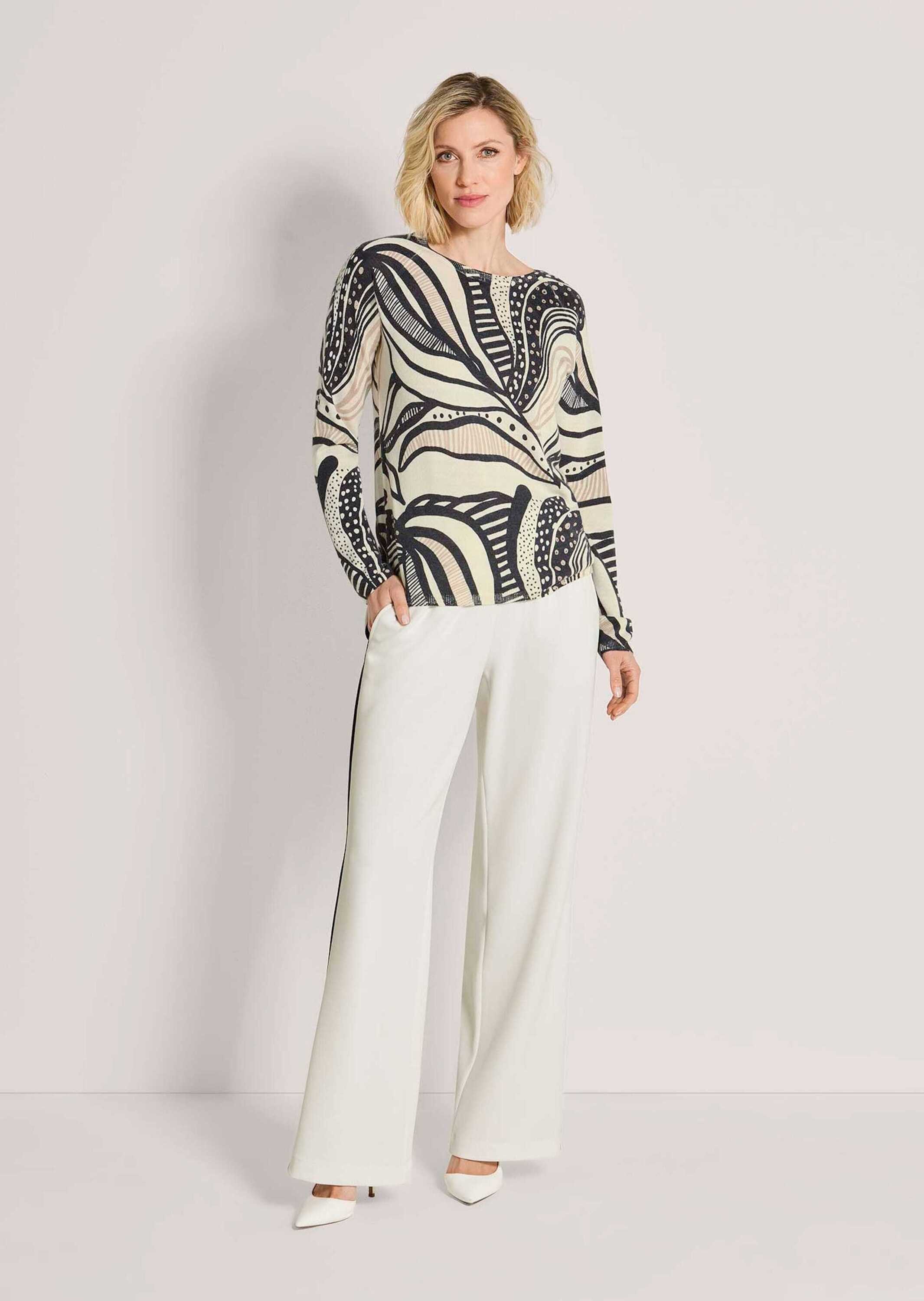 MADELEINE Strickpullover Feinstrick-Pullover mit Fantasy-Print Grafischer Allover-Druck, Raglanärmel & Rippbündchen