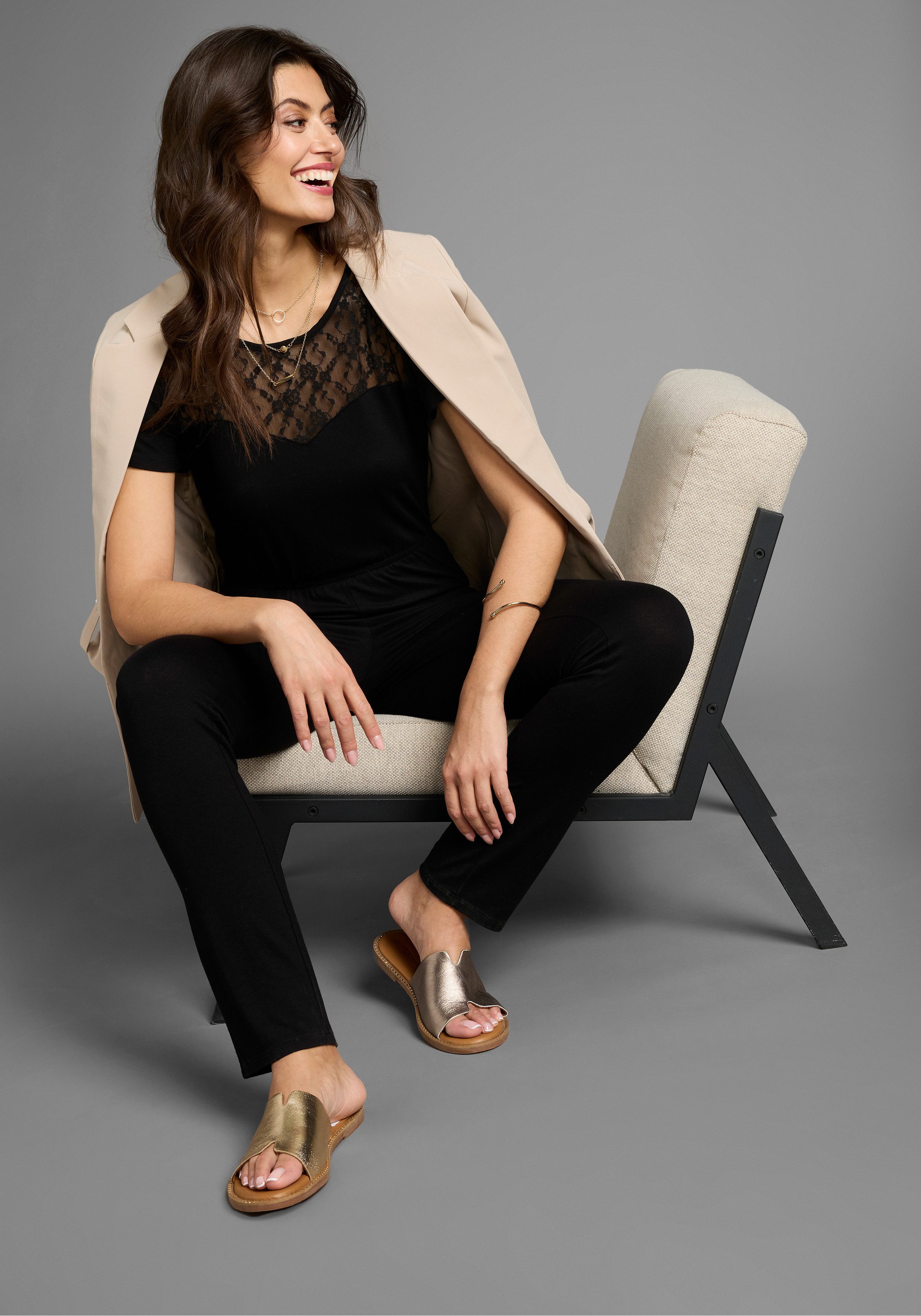 Laura Scott Jumpsuit mit Spitzeneinsatz & bequemen Gummizugbund - NEUE KOLLEKTION