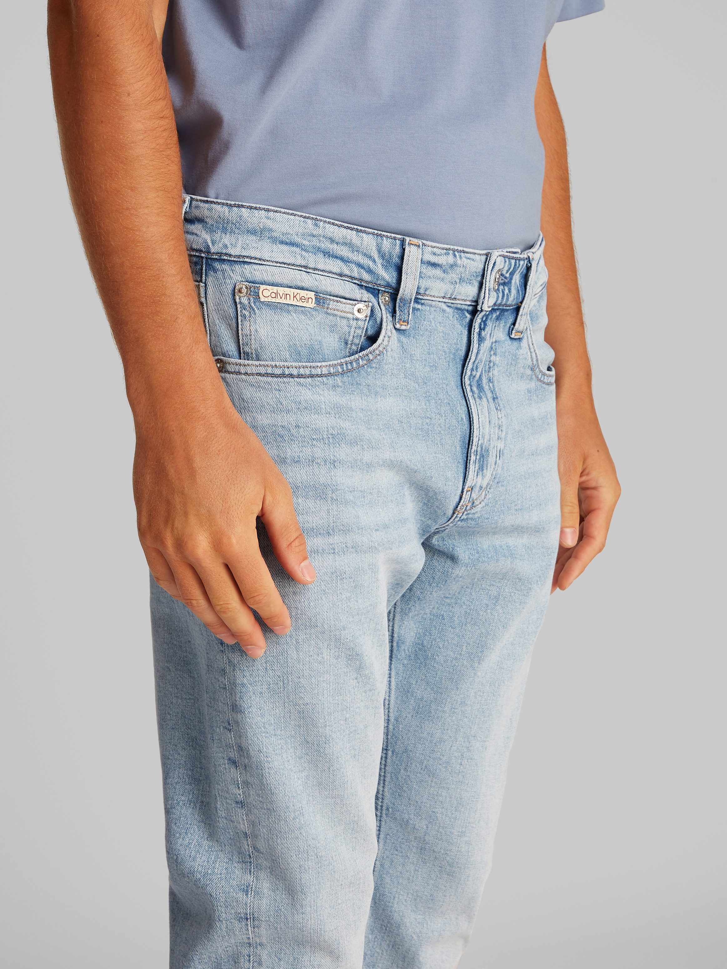 Calvin Klein Jeans Tapered-fit-Jeans SLIM TAPER in hellblauer Waschung günstig online kaufen