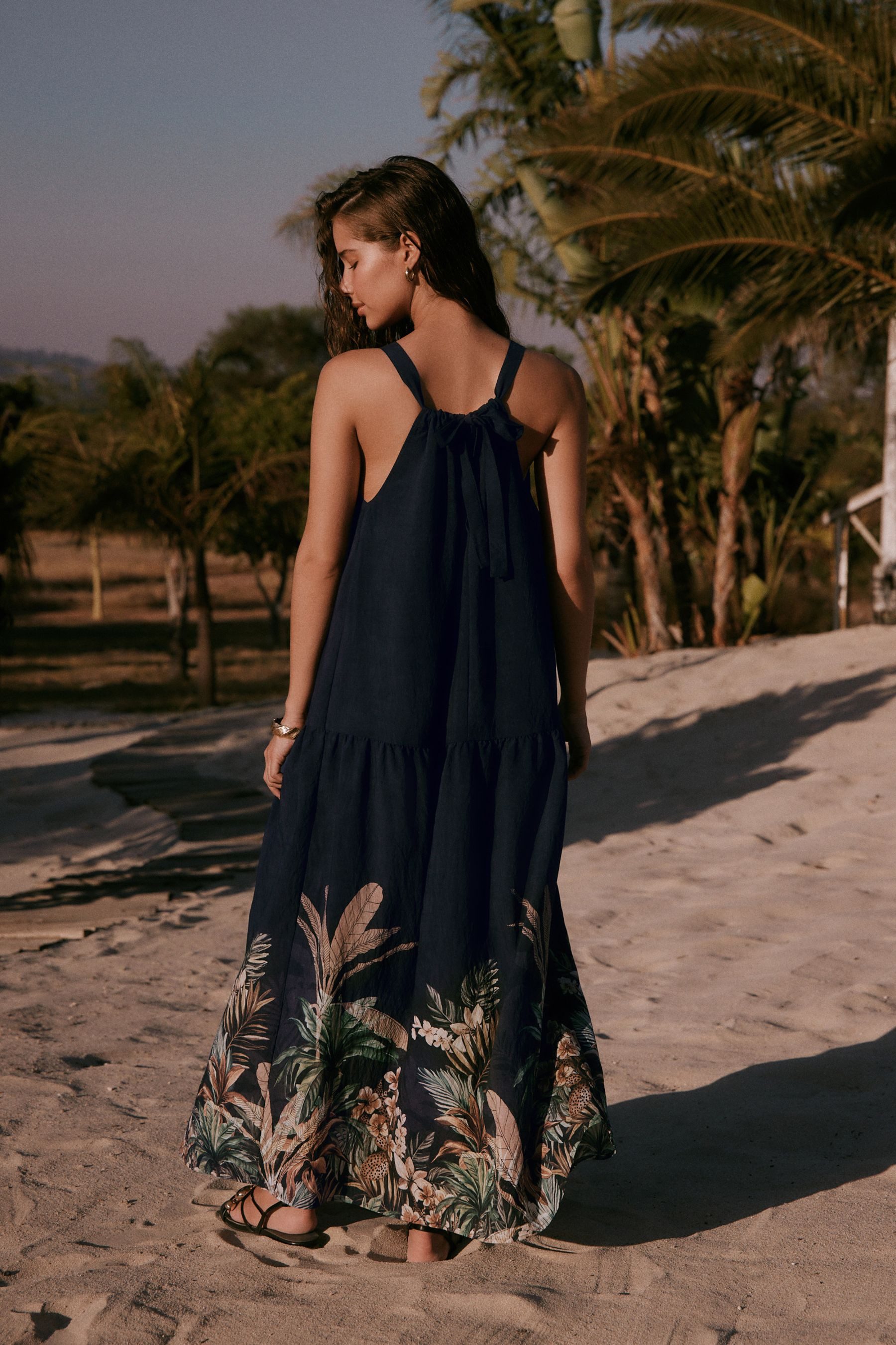 Next Strandkleid Maxikleid mit tropischem Blattmuster (1-tlg) günstig online kaufen
