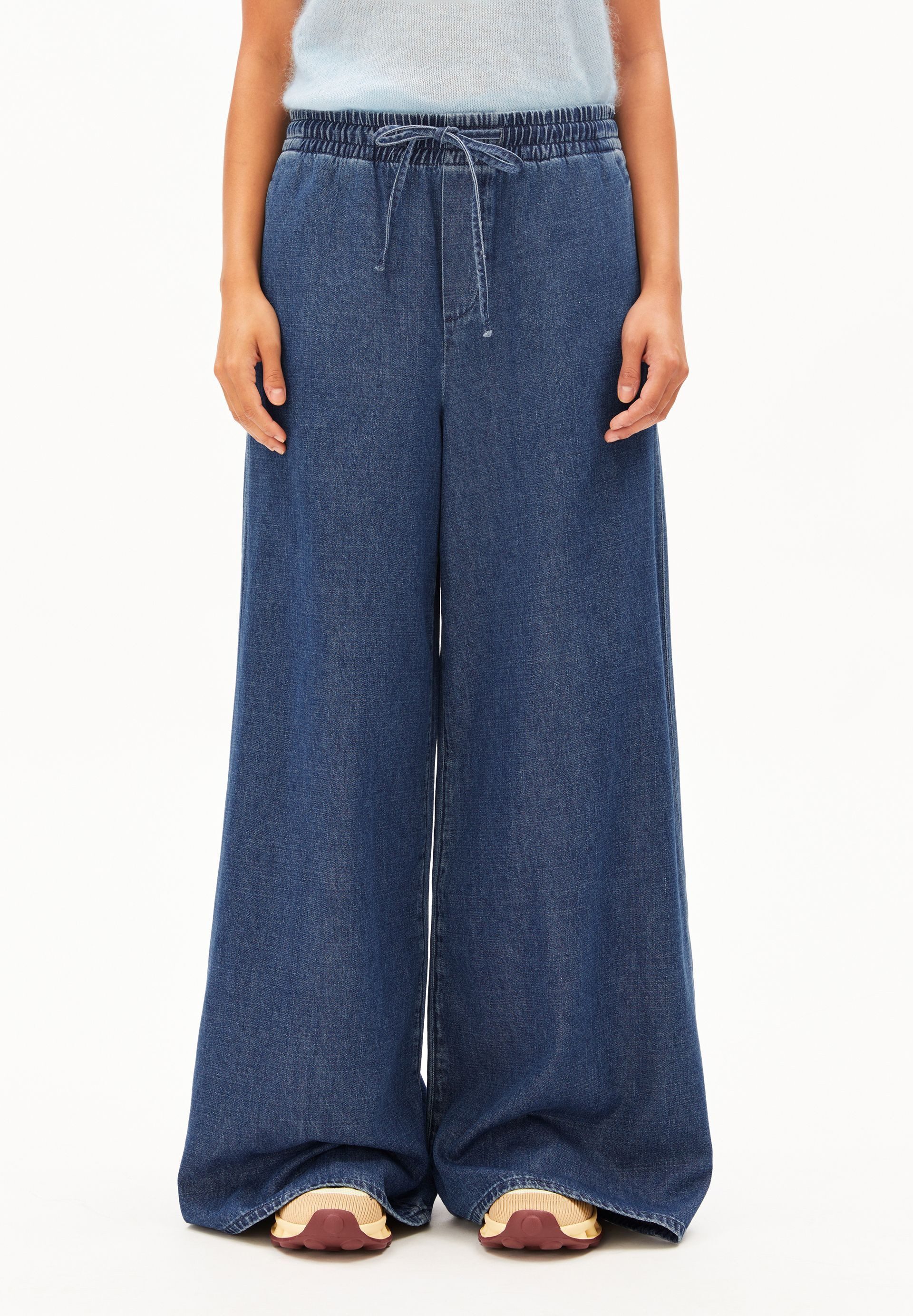 Armedangels Stoffhose KELAANI DENIM Stoffhose aus Bio-Baumwoll-Mix (Mid waist, Loose Fit)