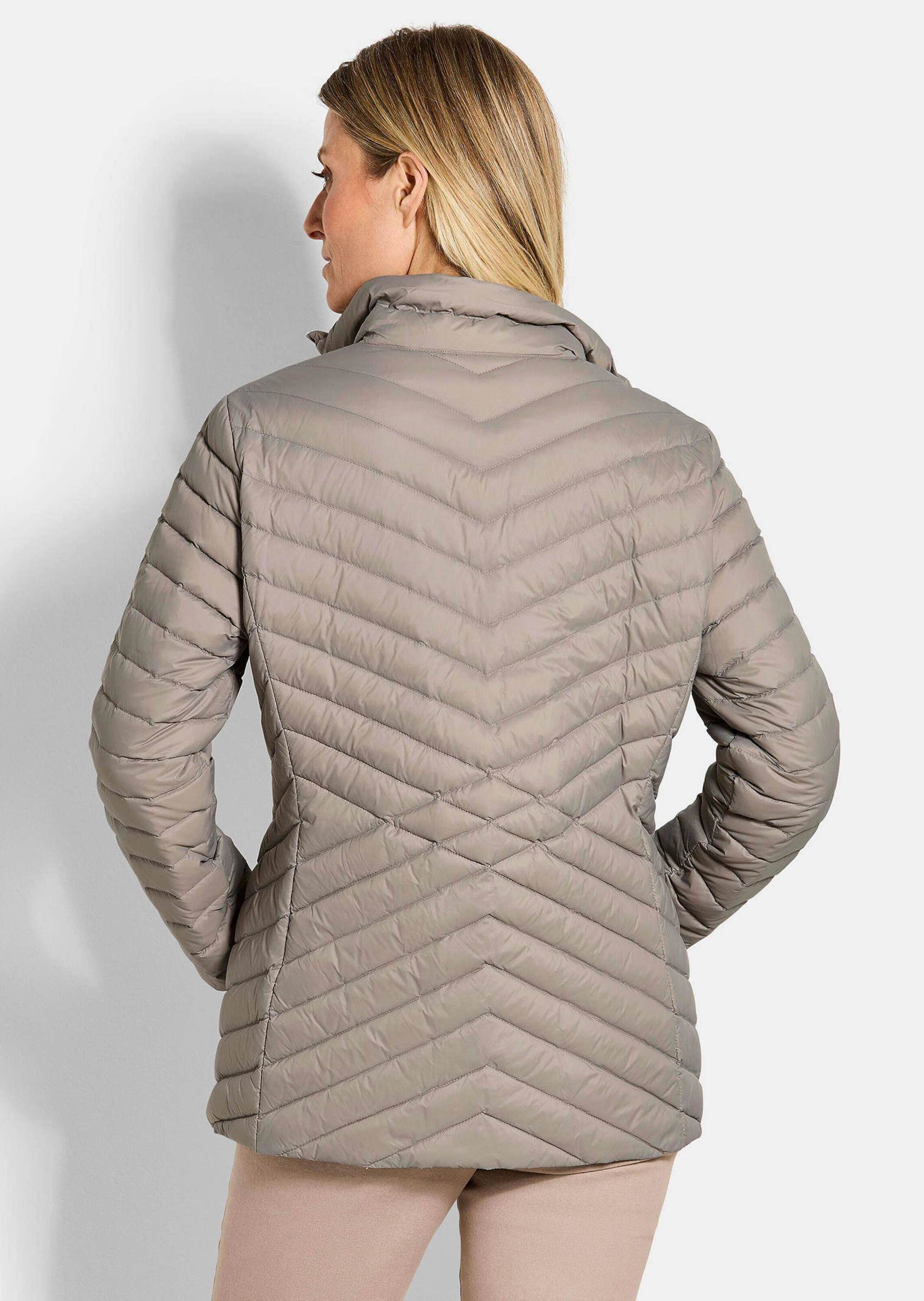 GOLDNER Steppjacke Herbstjacke mit Daunen, Stehkragen Verlängerte Jacke in femininer Steppung mit Reißverschluss