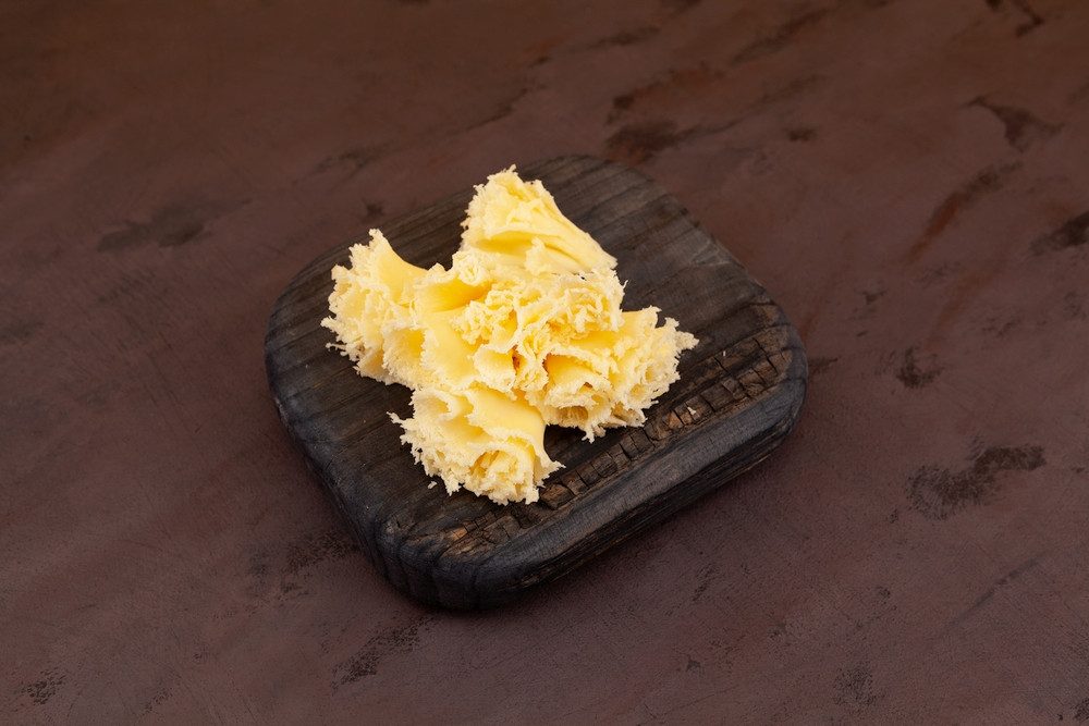 GSD HAUSHALTSGERÄTE Käsehobel Käsereibe für kulinarische Kreationen, Edelstahl, Holz, für „Tête de Moine“, ideal für Käse und Schokolade