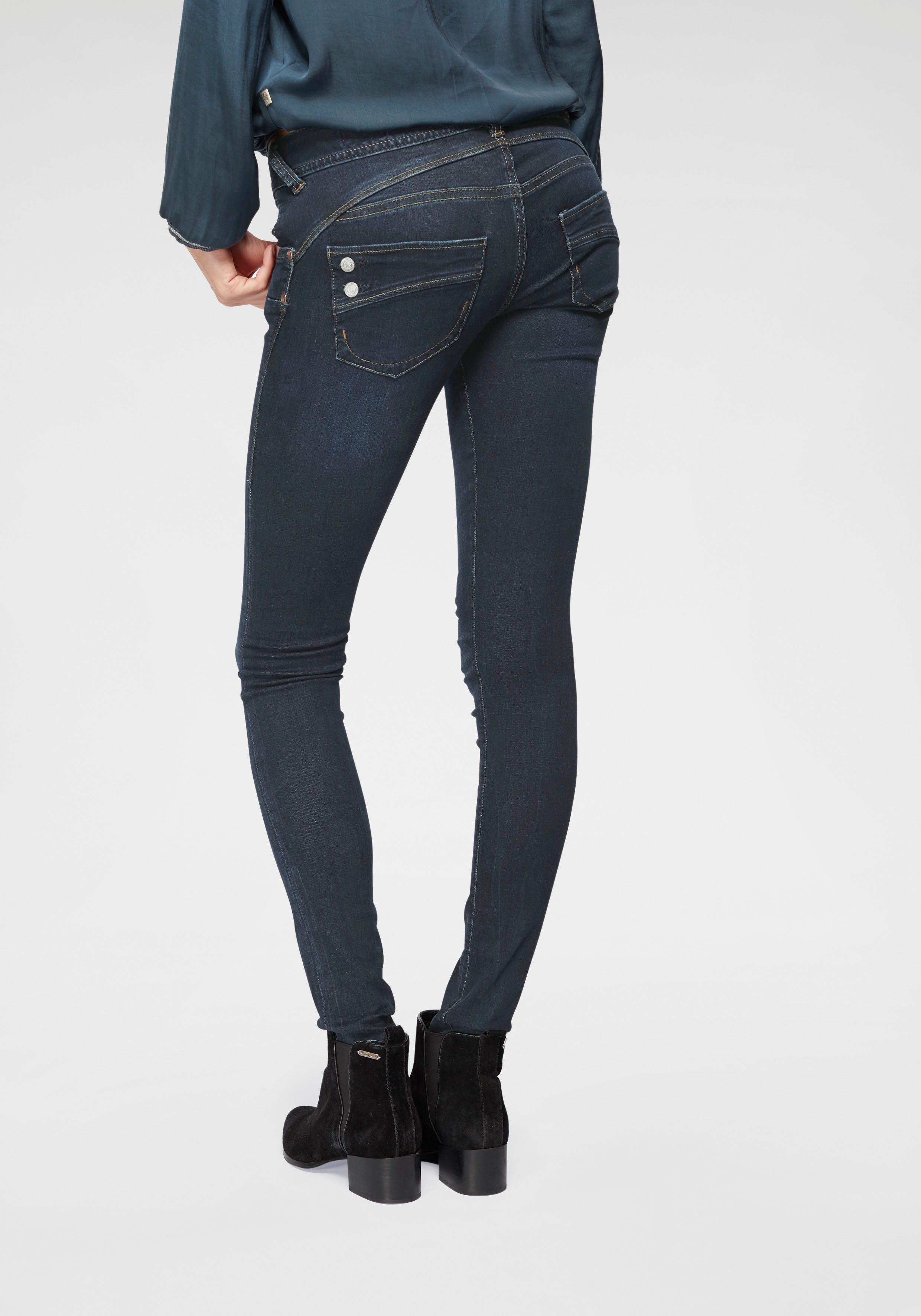 Herrlicher Slim-fit-Jeans Piper Slim Denim mit Zierknöpfen an den Gesäßtaschen