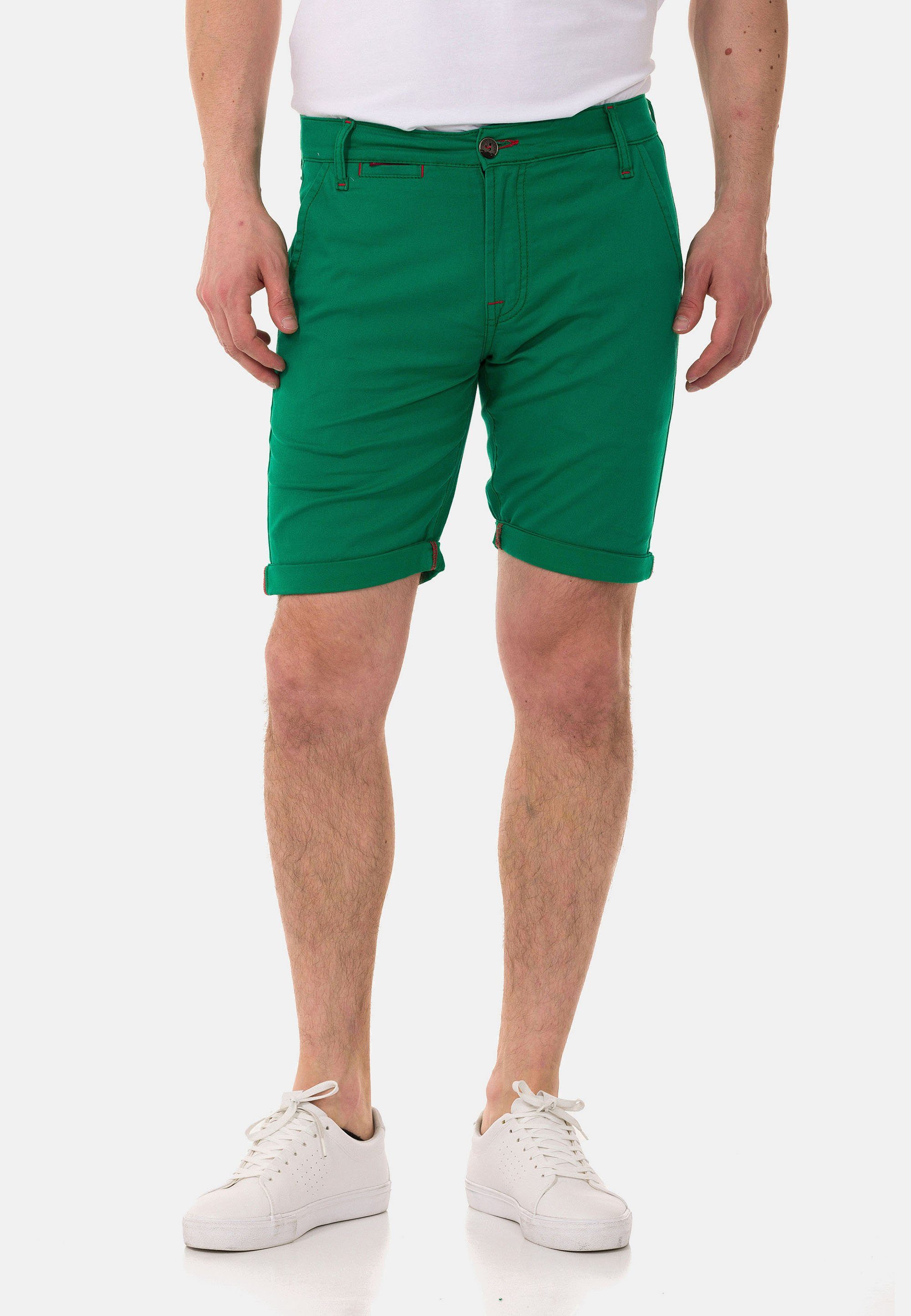 Cipo & Baxx Shorts im einfarbigen Look grün