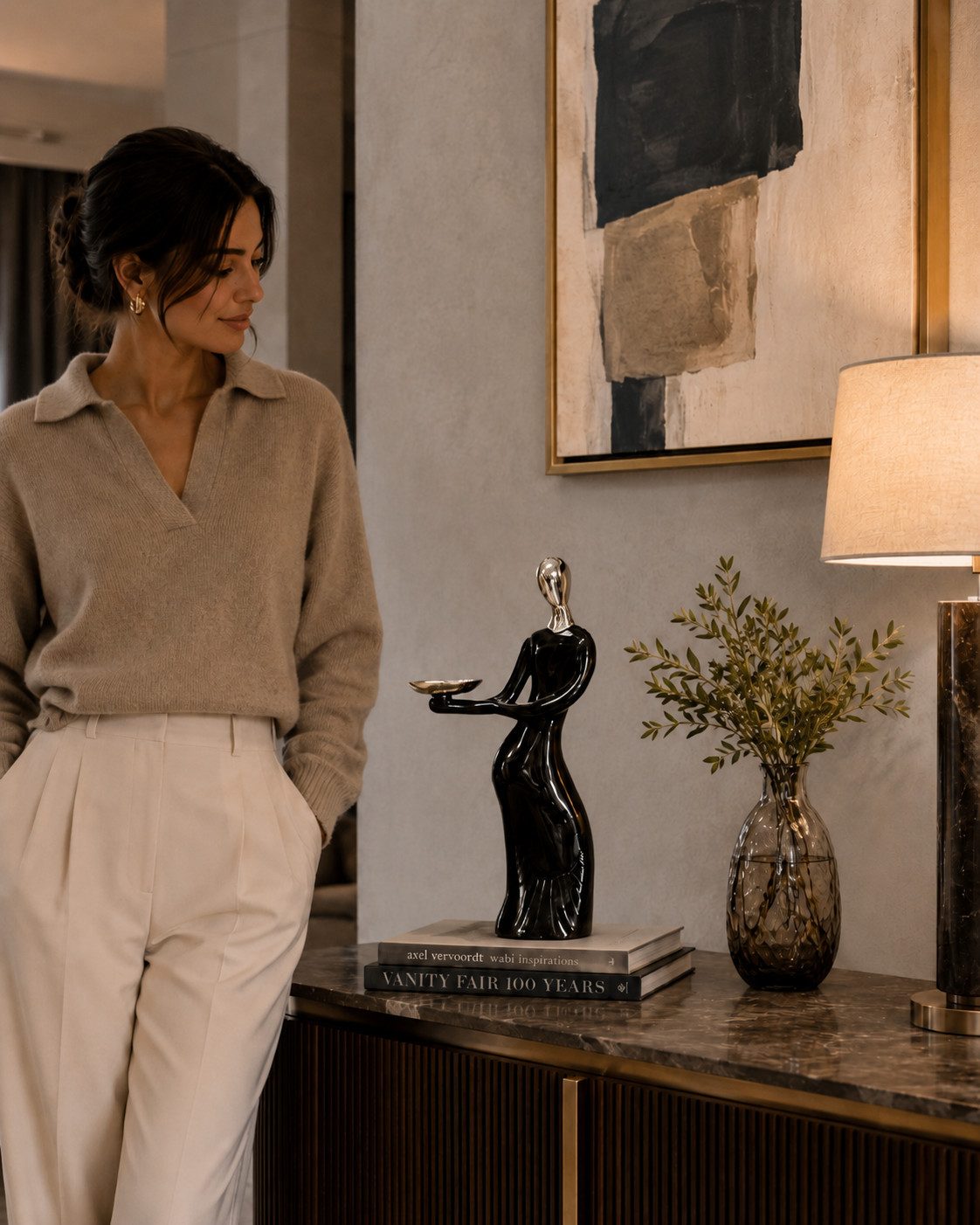JVmoebel Dekofigur Elegante Figur mit Tablett Schwarz Silber für Wohnzimmer Sofort (Einzelartikel, 1-teilig), Made in Europe