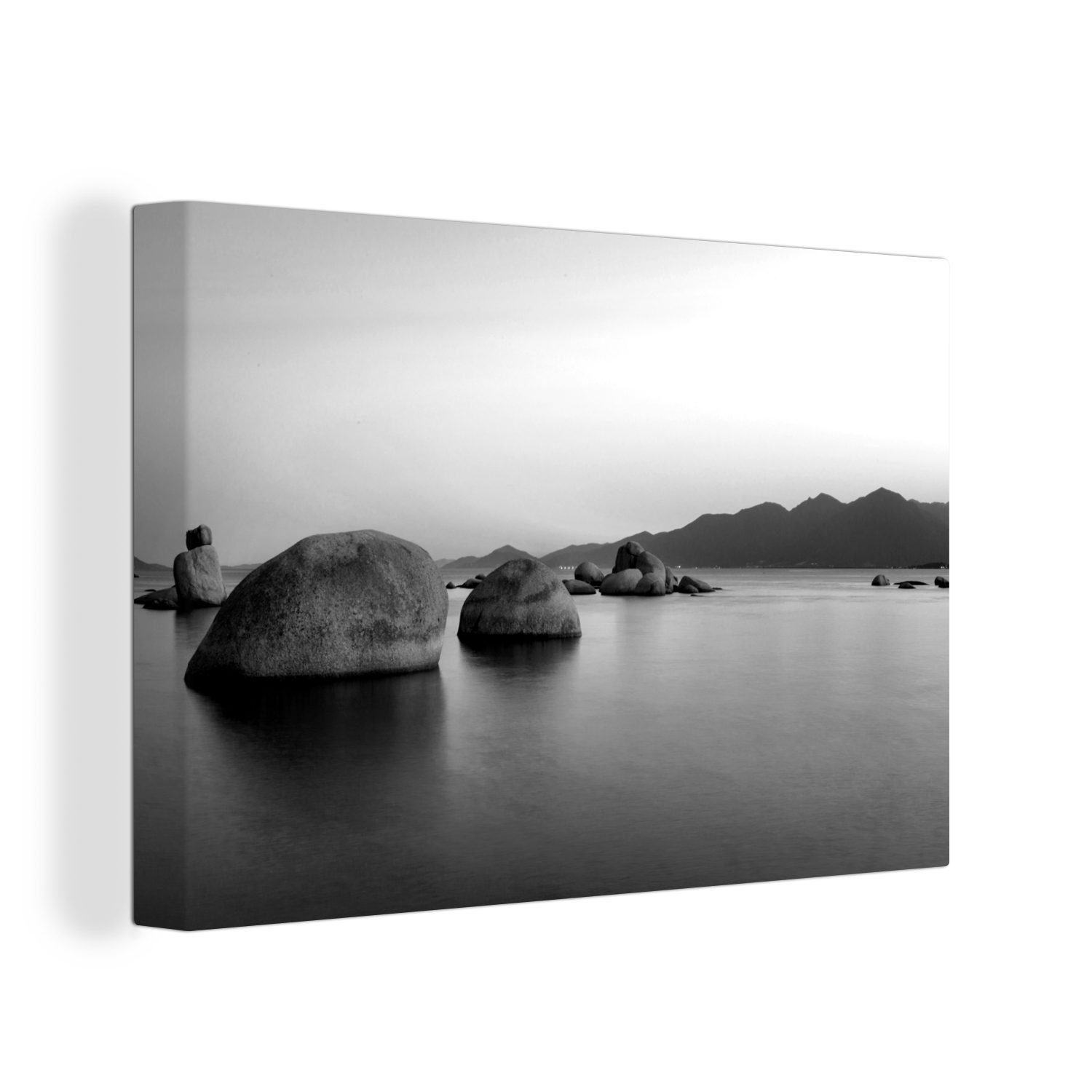 OneMillionCanvasses® Leinwandbild Itaguacu Strand in Brasilien - schwarz und weiß, (1 St), Wandbild Leinwandbilder, Aufhängefertig, Wanddeko, 30x20 cm