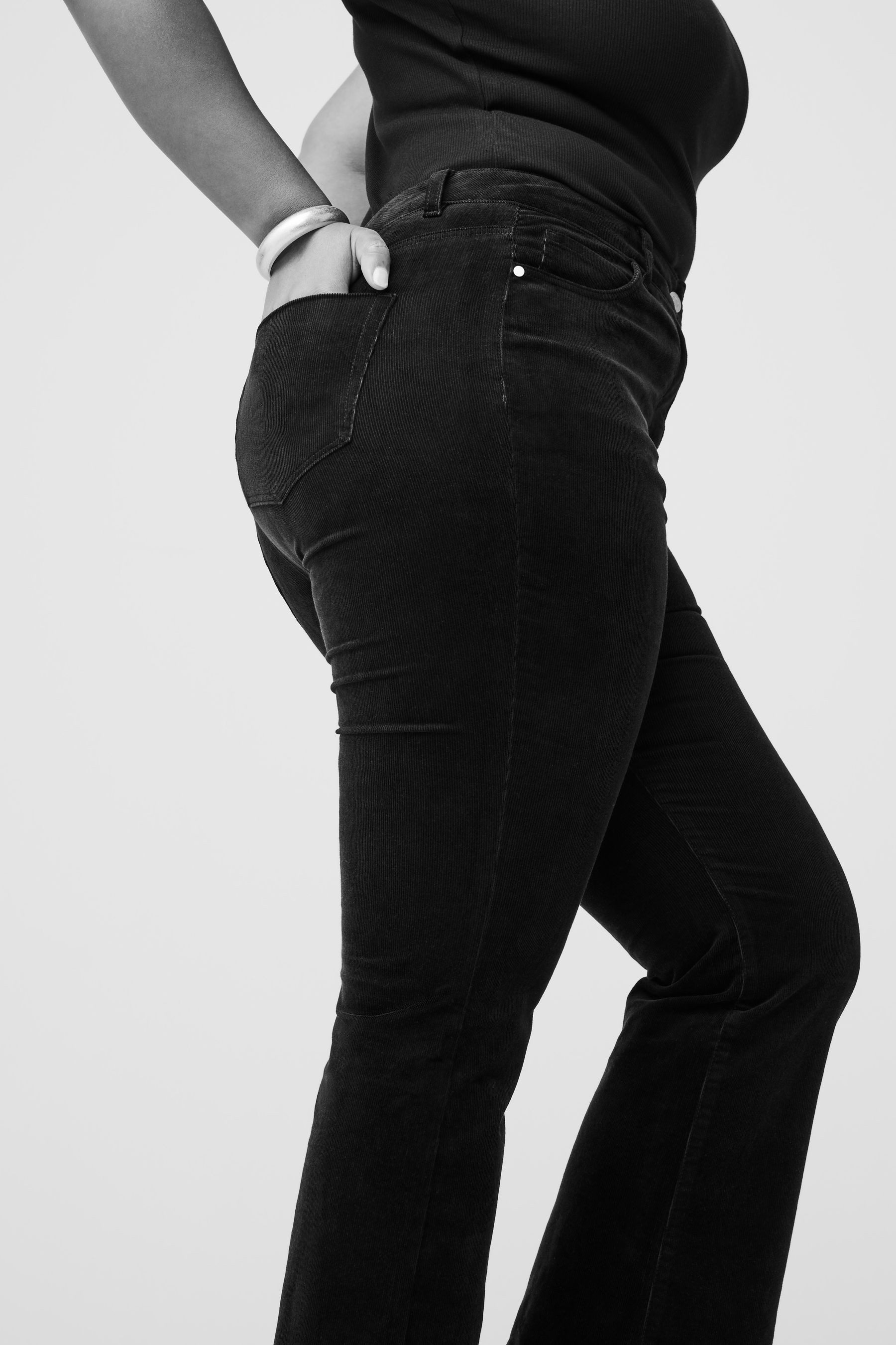 Next Bootcuthose Bootcut-Cordhose in Sanduhrenform (1-tlg)