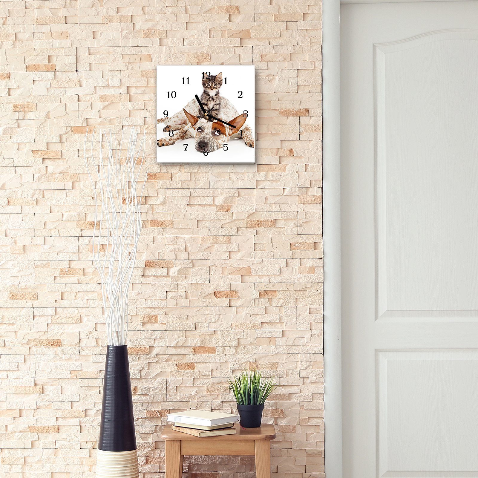 Wandkunst Größe Primedeco 30 Hund x cm auf Glasuhr Motiv 30 Wanduhr mit Wanduhr sitzt Katze