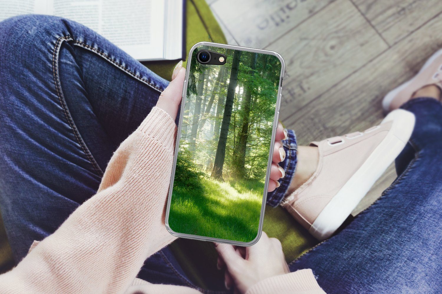 MuchoWow Handyhülle für Apple iPhone 7 Natur - Bäume - Wald - Grün - Sonne - Gras - Pflanz, Smartphone-Bumper, Print, Handy Schutzhülle Dünn