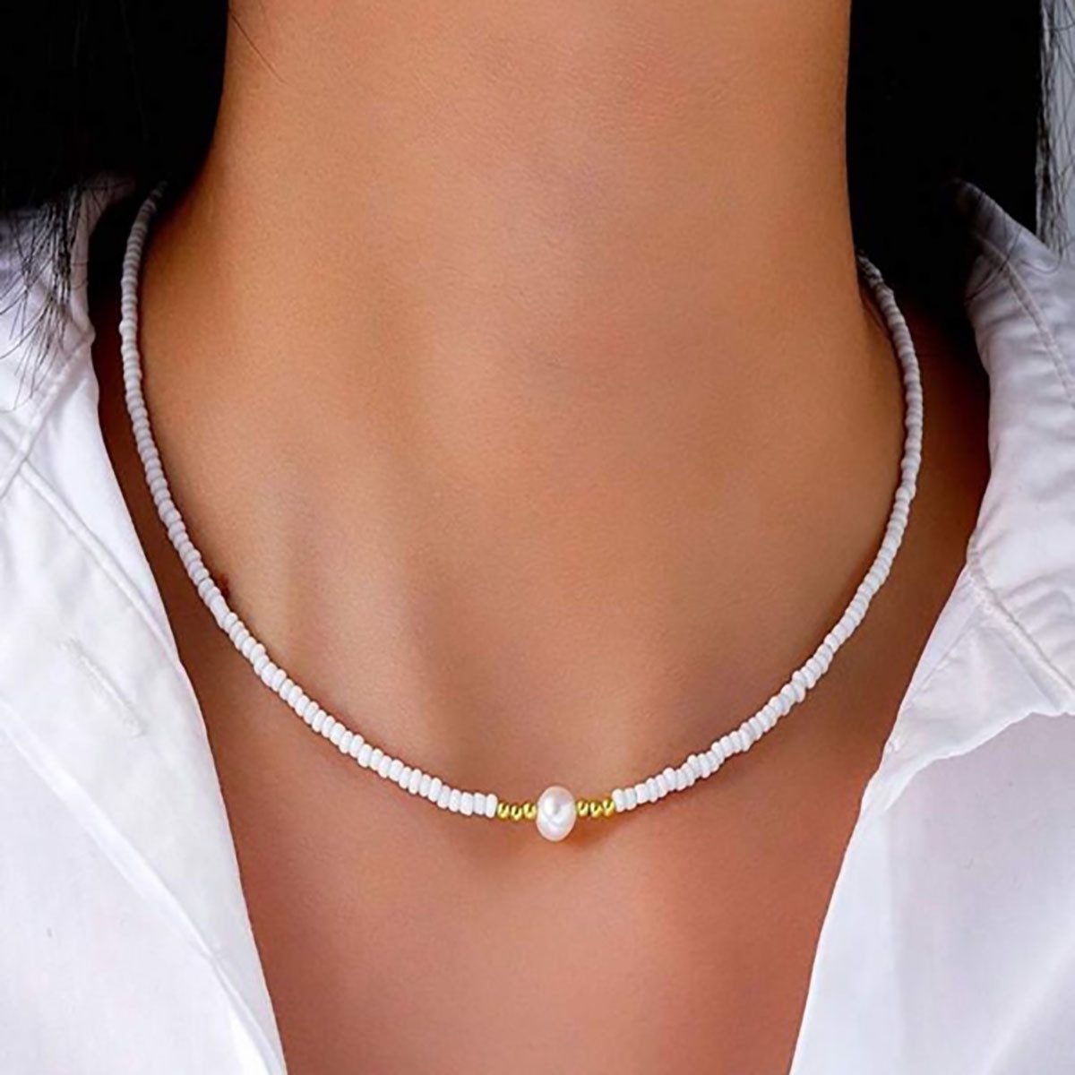KARMA Perlenkette Halskette Damen Weiß od. Türkis 42 cm Kette (Karabinerverschluss, 1-tlg., verstellbar modern Damenhalskette), Zuchtperle Edelstahl vergoldet Perlen