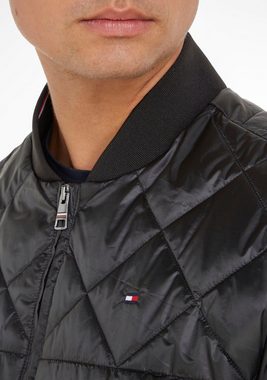 Tommy Hilfiger Bomberjacke PACKABLE RECYCLED BOMBER mit dezenten Farbeinsätzen in Labelfarben