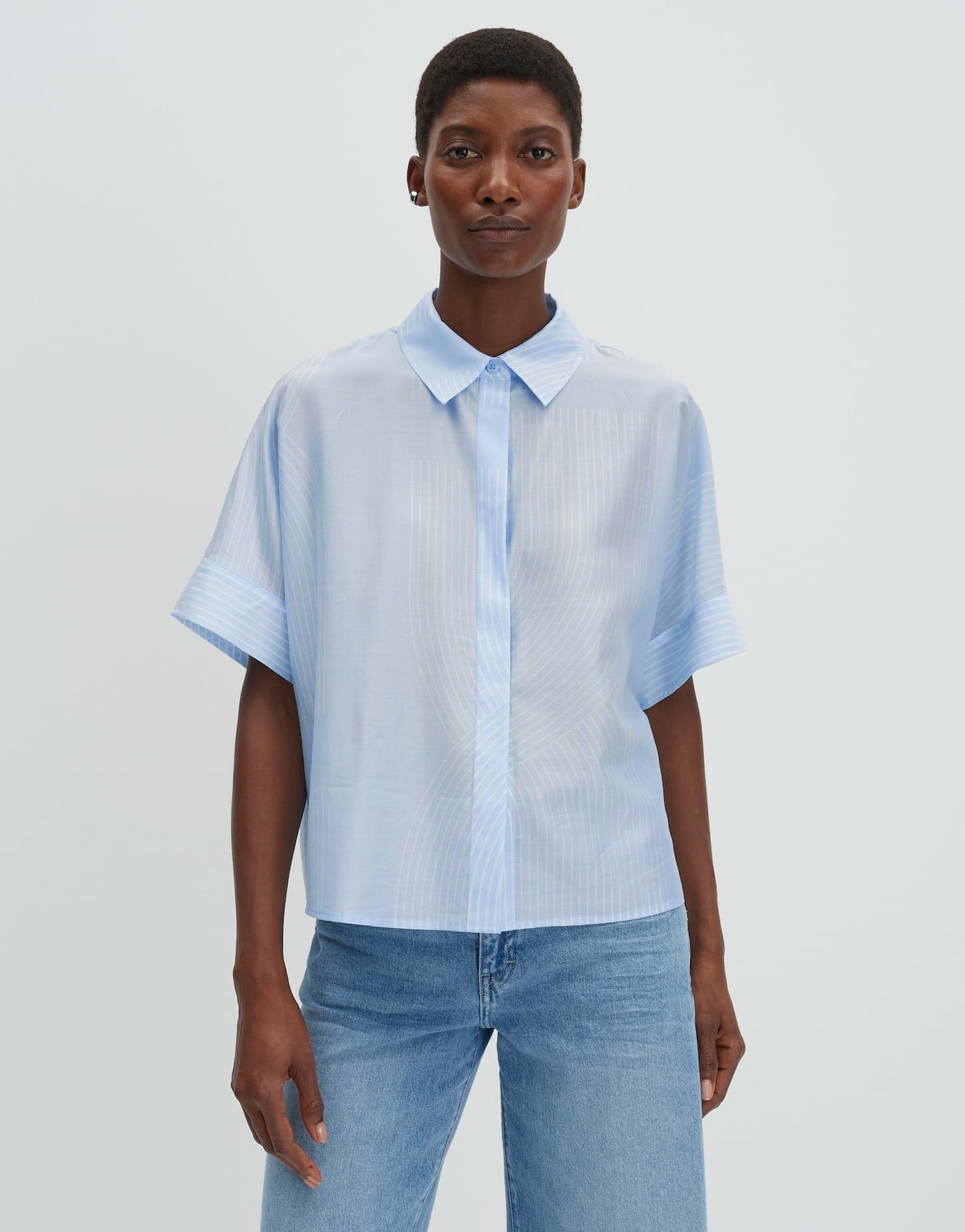 someday Kurzarmbluse Zulin aus Satin mit Print Verdeckte Leiste, Passe im Rücken für cleanen Fall