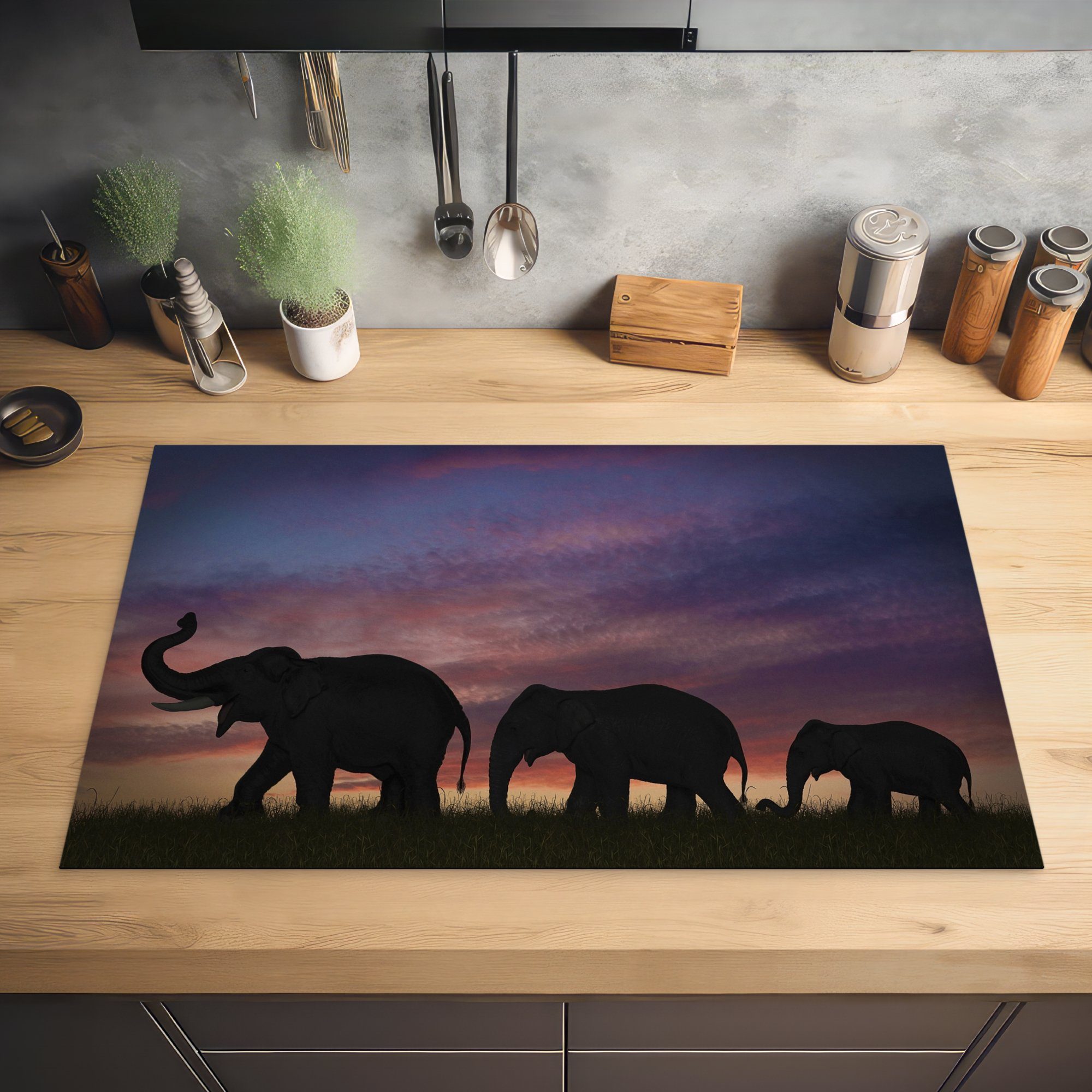 - Elefanten Sonnenuntergang küche (1 - Ceranfeldabdeckung, 83x51 Silhouette, cm, für tlg), Vinyl, Herdblende-/Abdeckplatte Arbeitsplatte MuchoWow