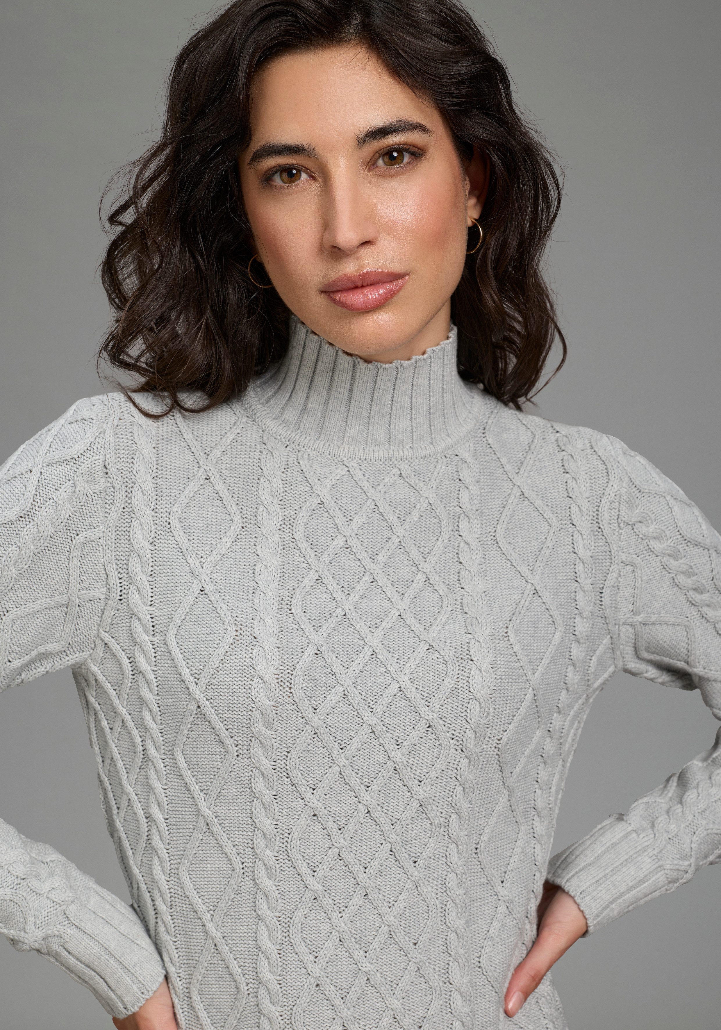 Laura Scott Strickkleid mit Zopfstrickmuster und Stehkragen – Bild 4 von 5