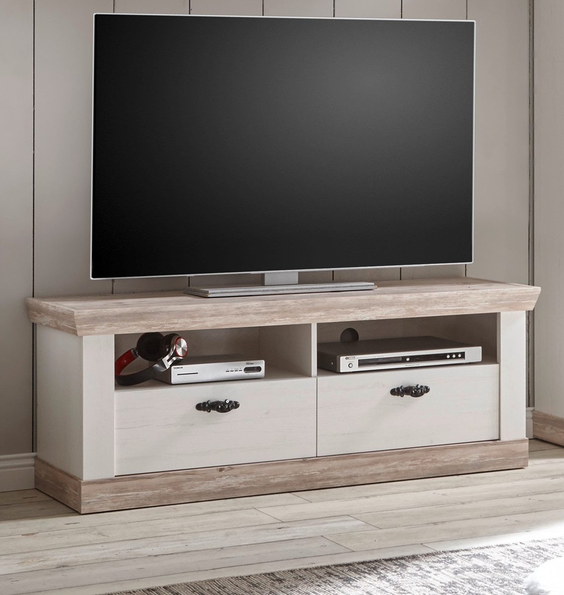 Furn.Design Lowboard Rovola (TV Unterschrank in Pinie weiß mit Oslo-Pinie, 134 x 51 cm), Landhausstil