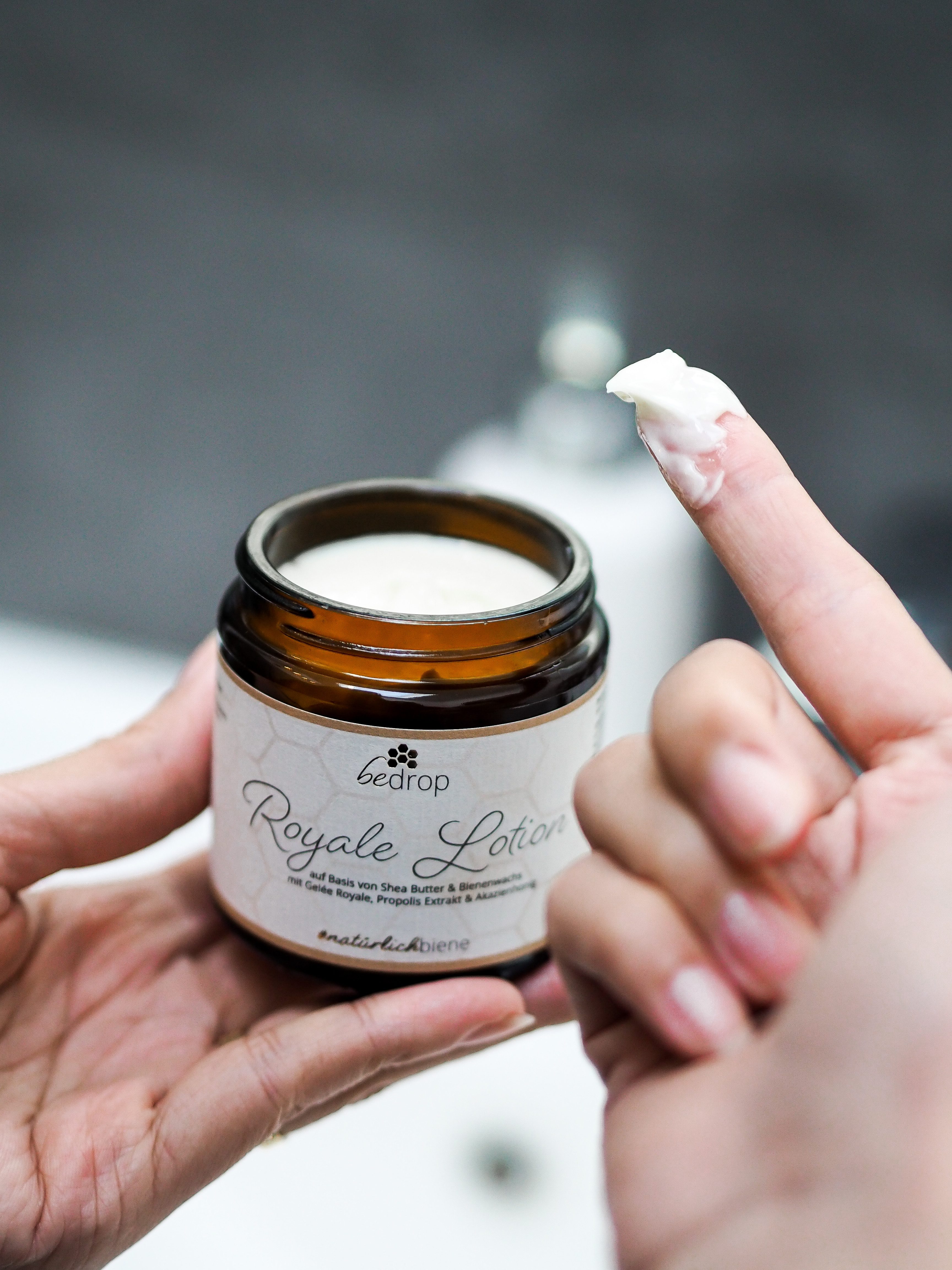 bedrop Körpercreme Royale Lotion mit Gelée Royale, Sheabutter und Manuka Honig, für eine natürliche, feuchtigkeitsspendende Pflege