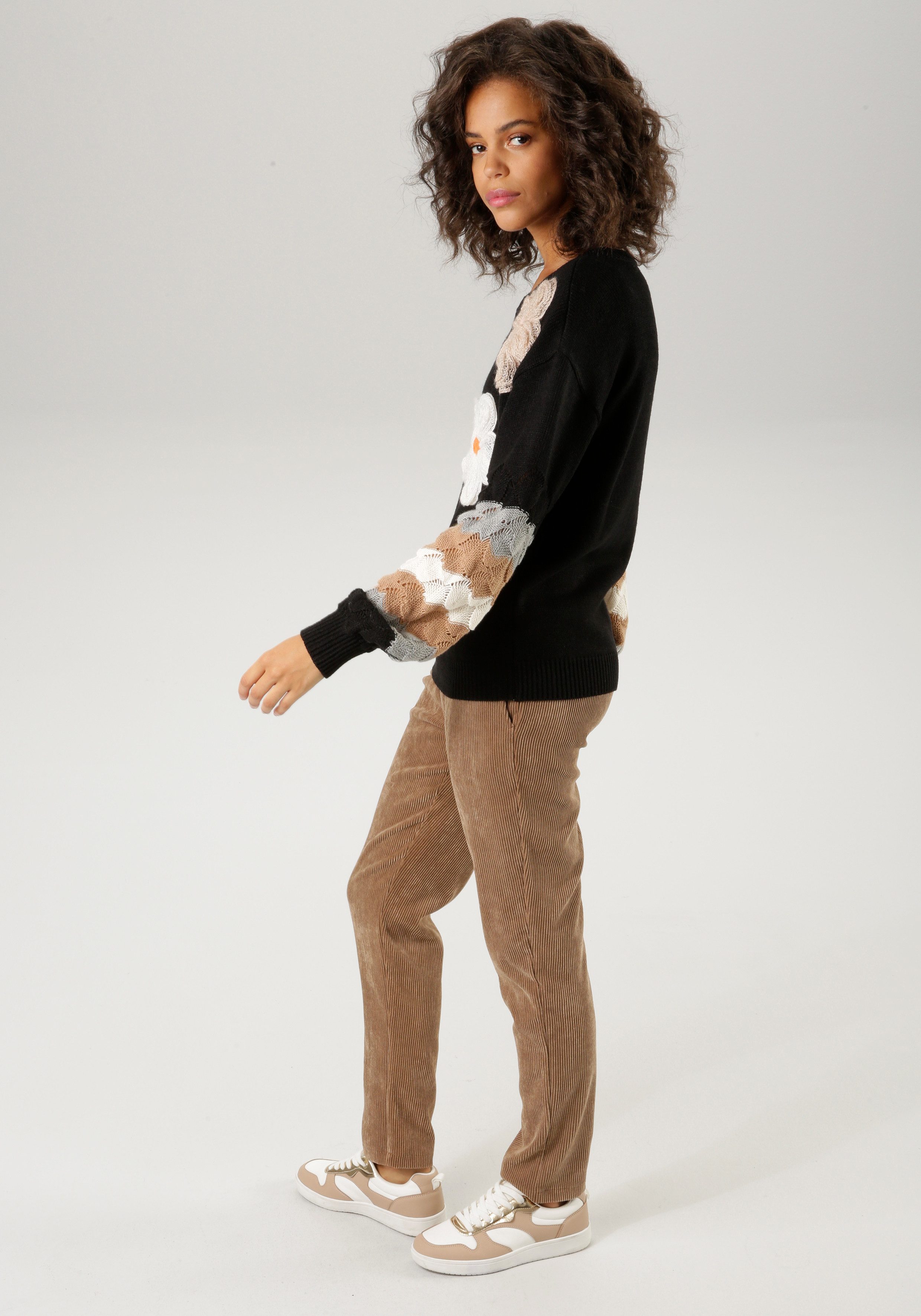 Aniston CASUAL Schlupfhose aus trendigem, elastischen Cord