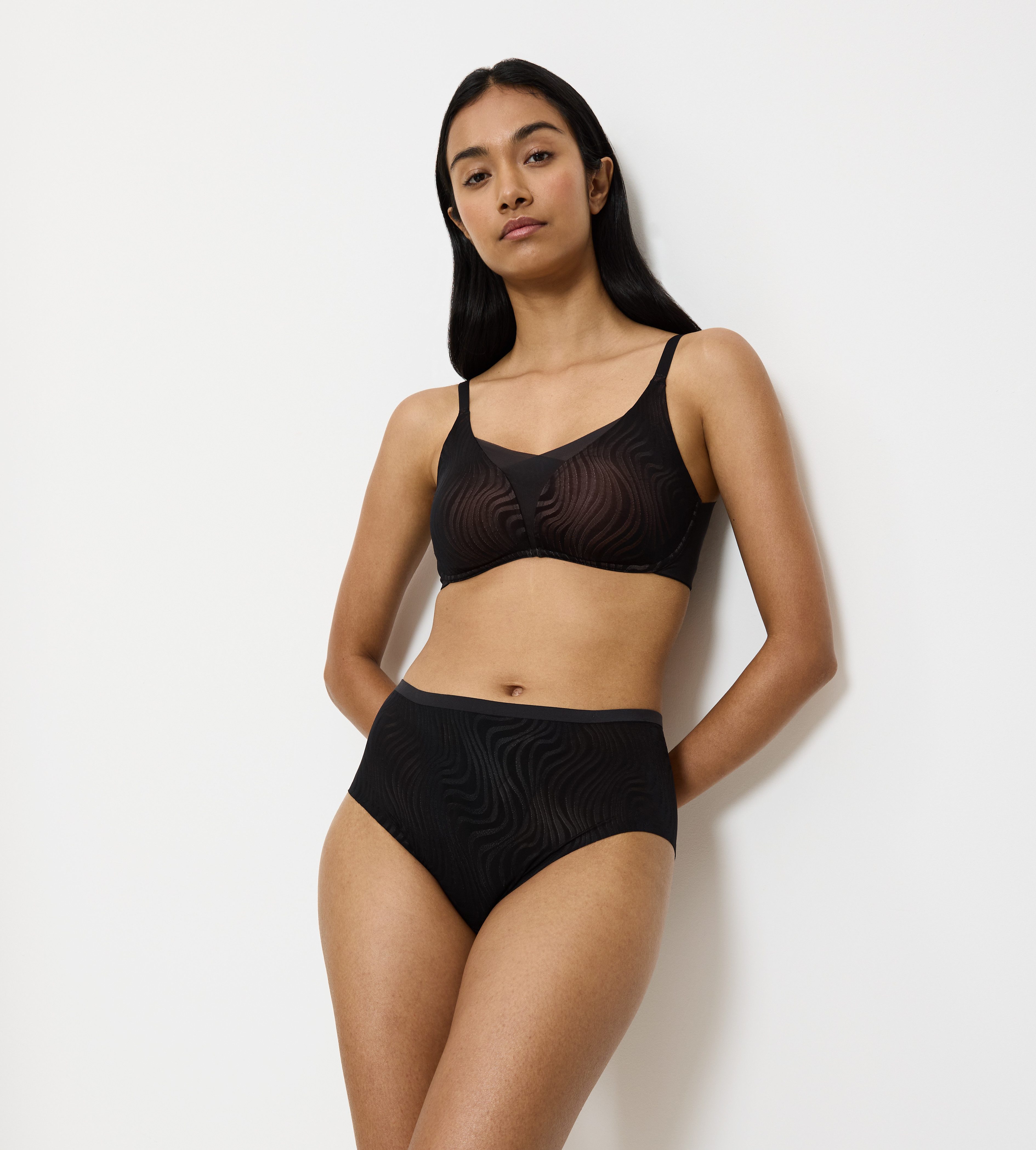 Triumph Bügelloser BH Shape Smart Ellipse glättend, tieferes Dekolleté, wellenförmigen Jacquard-Mesh