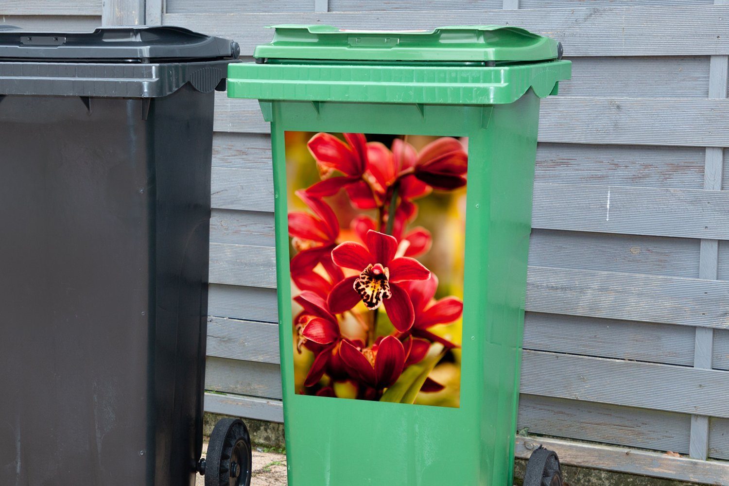 MuchoWow Wandsticker Rote Hintergrund Mülleimer-aufkleber, (1 Orchideen Abfalbehälter verblasstem Sticker, St), mit Mülltonne, Container