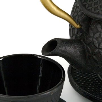 teayumi Teekanne SHINO Tetsubin Komplett-Set Gusseisenkanne 900 ml Schwarzgold, 0.9 l, (Komplett-Set, 8-teilig), mit herausnehmbaren Edelstahlsieb, mit Henkel