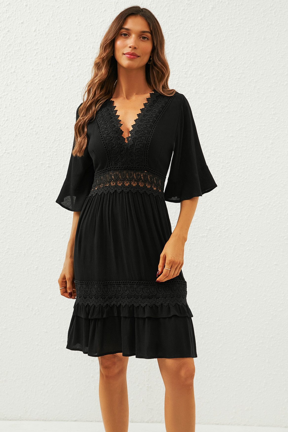 FS Collection Minikleid Damen Minikleid aus Baumwolle mit V-Ausschnitt und Spitzendetails (XS (EU:36 / UK:8) · S (EU:38 / UK:10) · M (EU:40 / UK:12) · L (EU:42 / UK:14) · XL (EU:44 / UK:16), 5 Farben : Schwarz, Elfenbeinweiß, Hellblau, Salbeigrün und Flieder) 100 % Baumwolle – weich, atmungsaktiv und angenehm auf der Haut