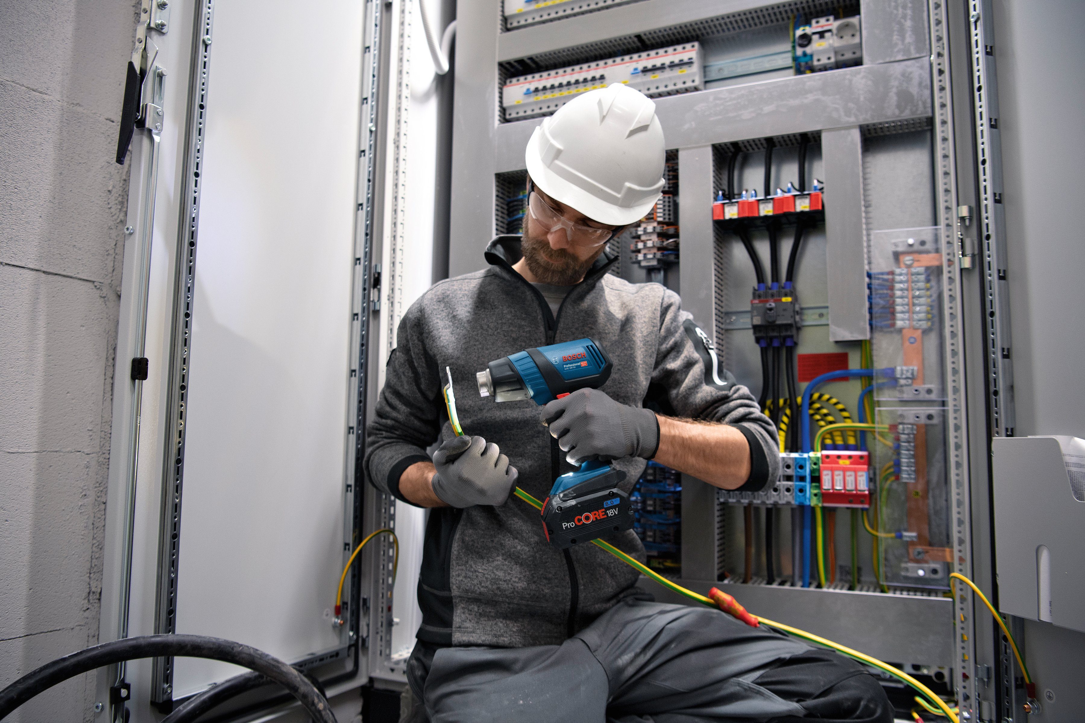 Bosch Professional Akku-Heißluftgebläse GHG 18V-50 L, bis max. 500 °C, (Set), mit L-Boxx, ohne Akku und Ladegerät