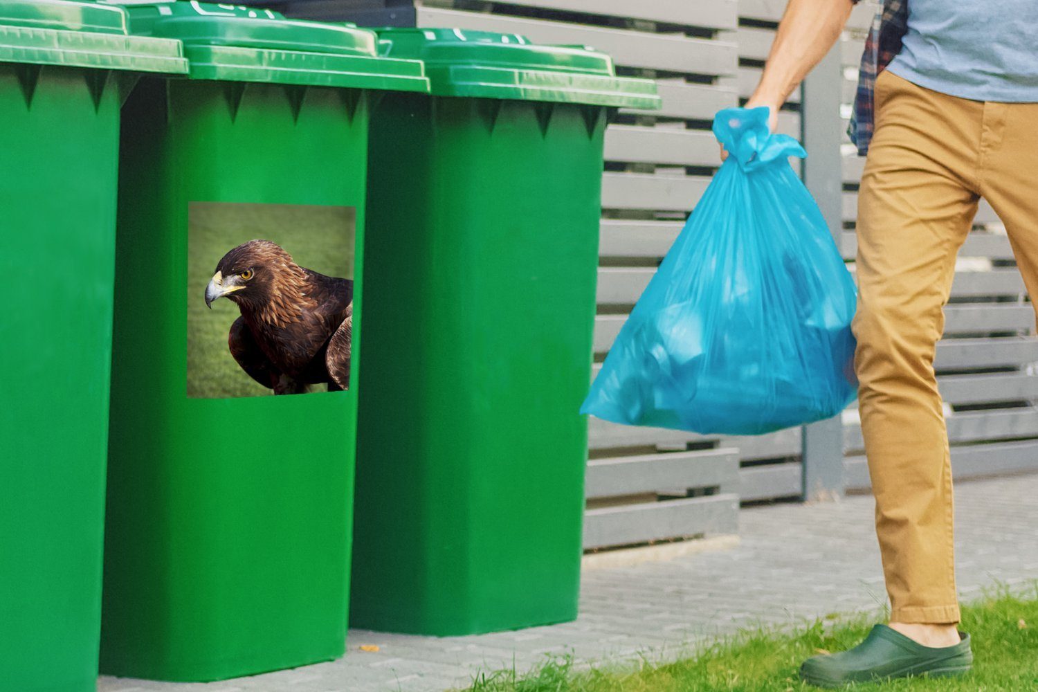 MuchoWow Wandsticker Vogel (1 Abfalbehälter Container, Mülleimer-aufkleber, Adler St), - Sticker, Mülltonne, - Gras
