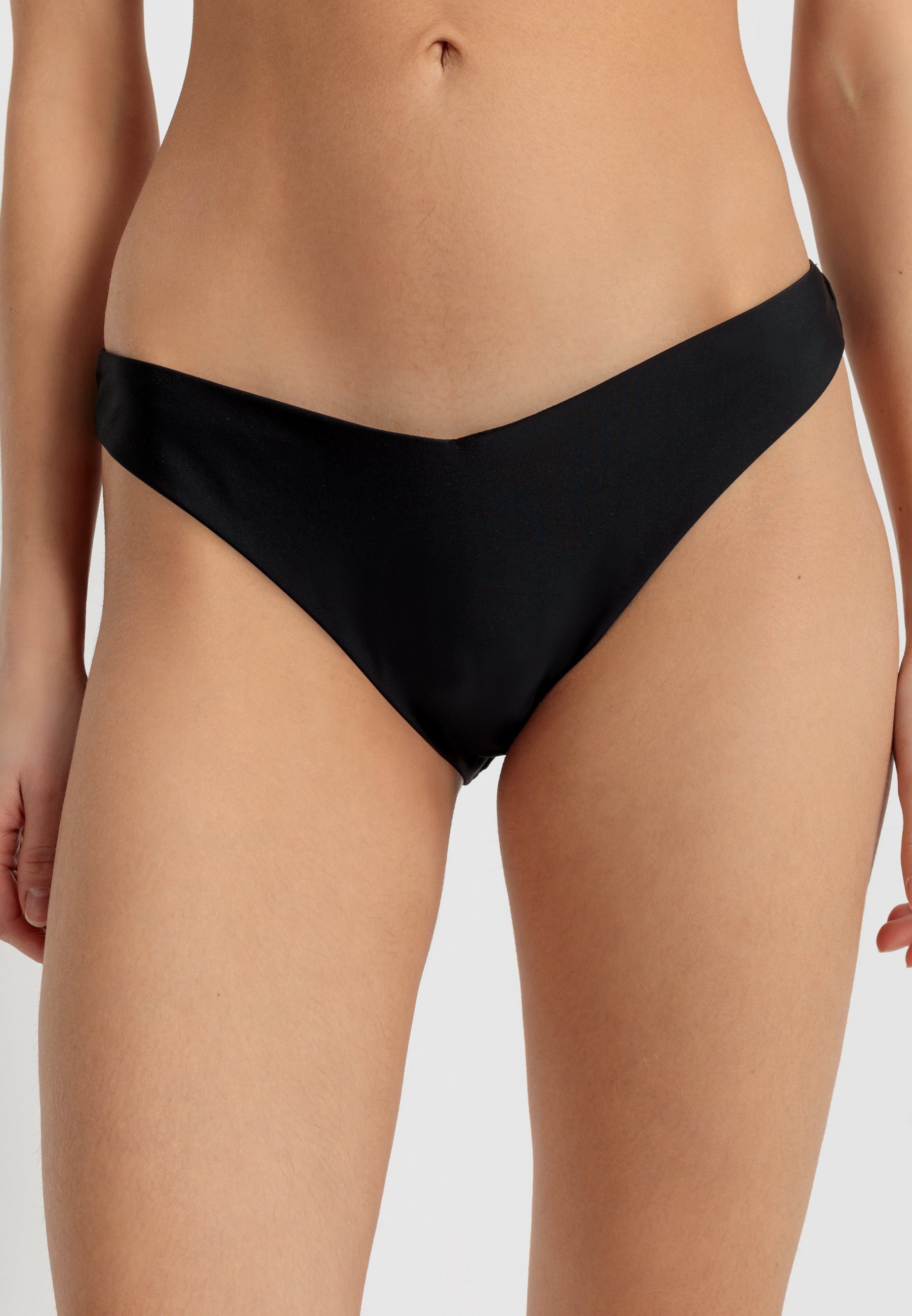 LSCN by LASCANA Bikini-Hose Gina mit V-Bund